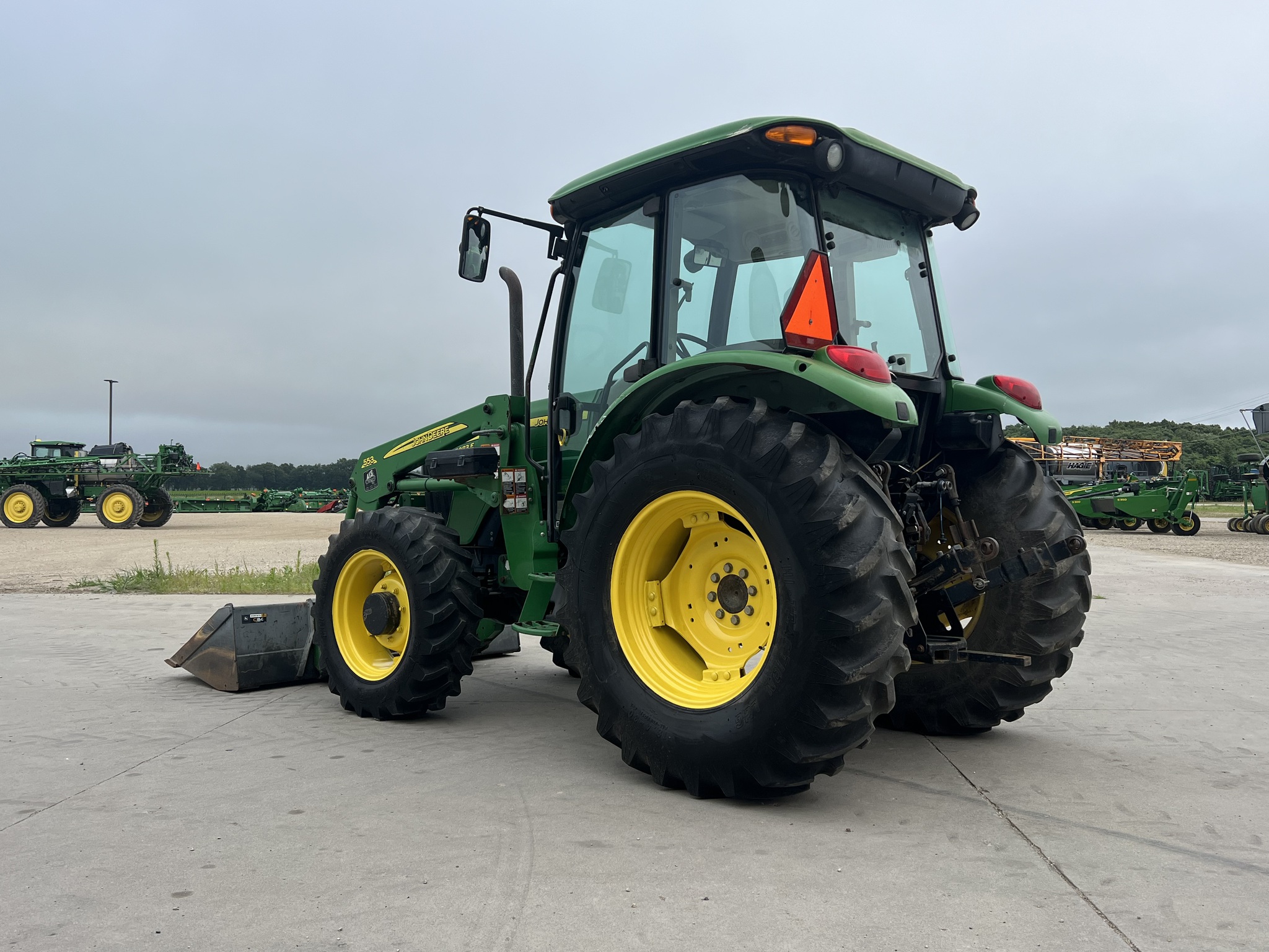 2010 John Deere 5083E Image 5
