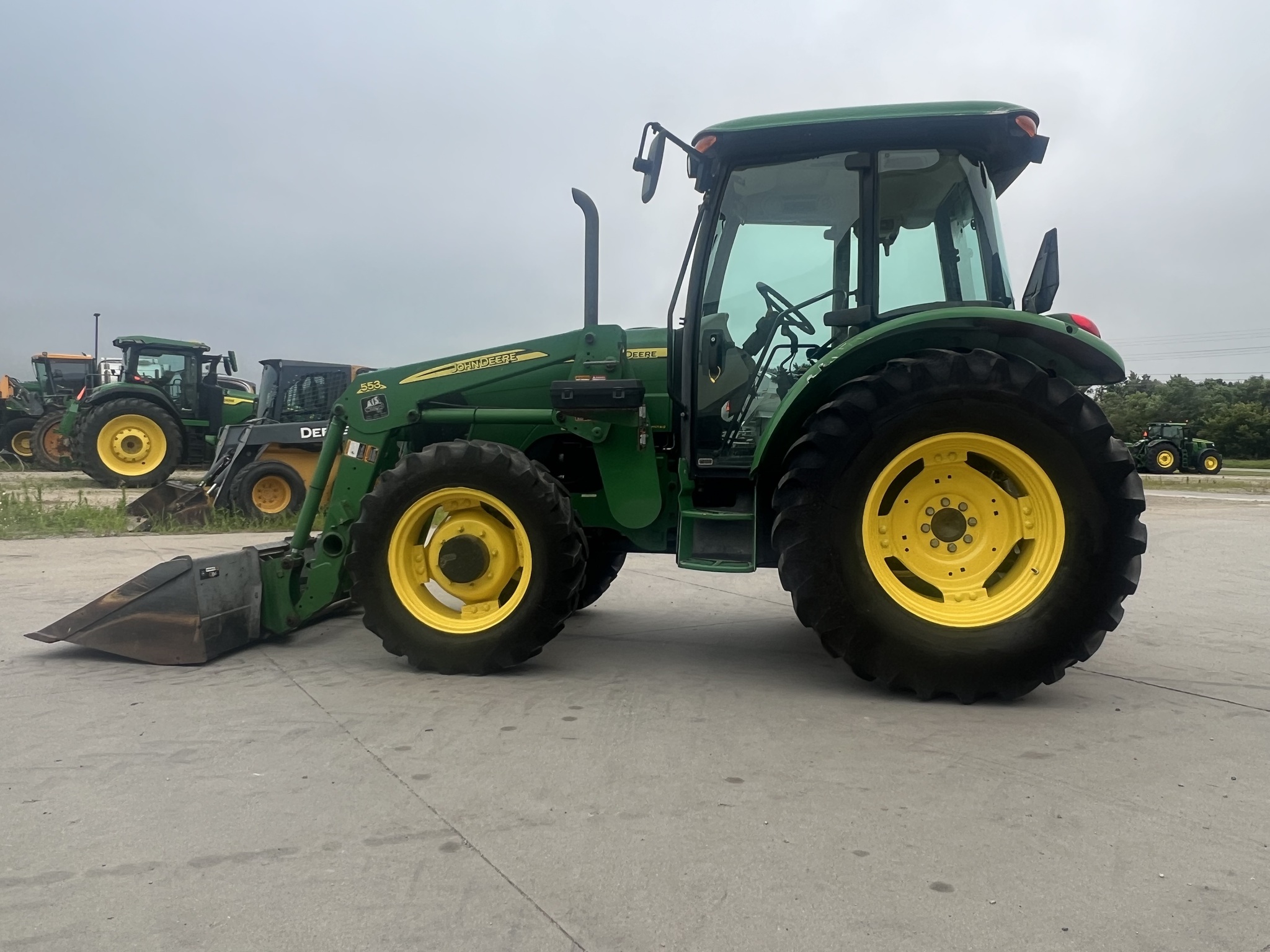2010 John Deere 5083E Image 6