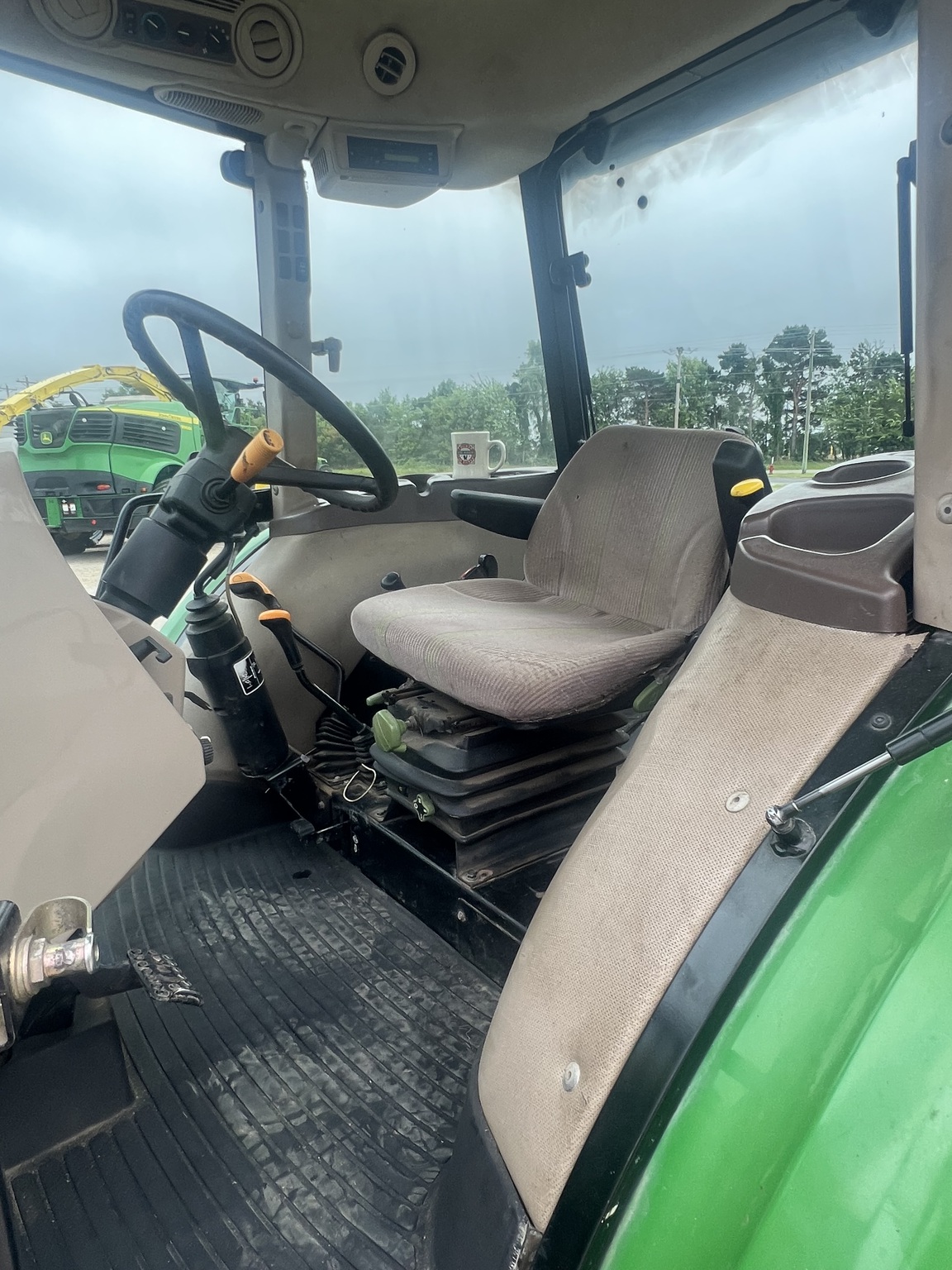 2010 John Deere 5083E Image 11