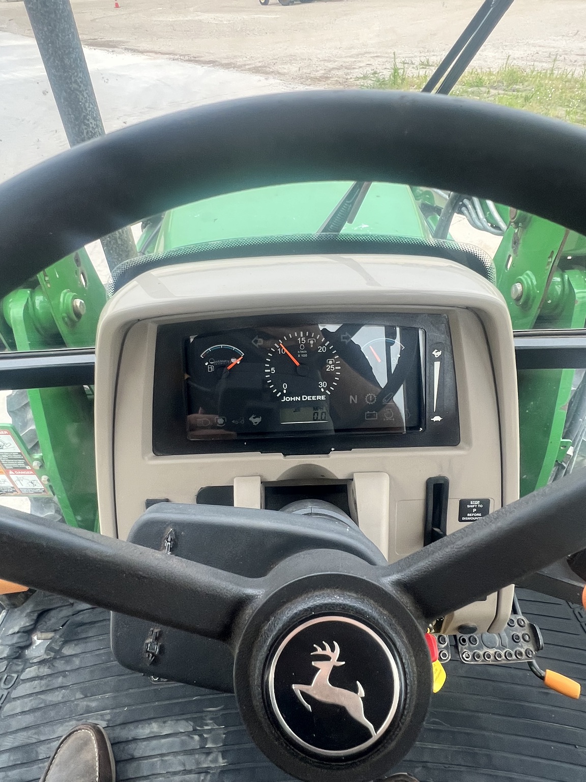 2010 John Deere 5083E Image 12