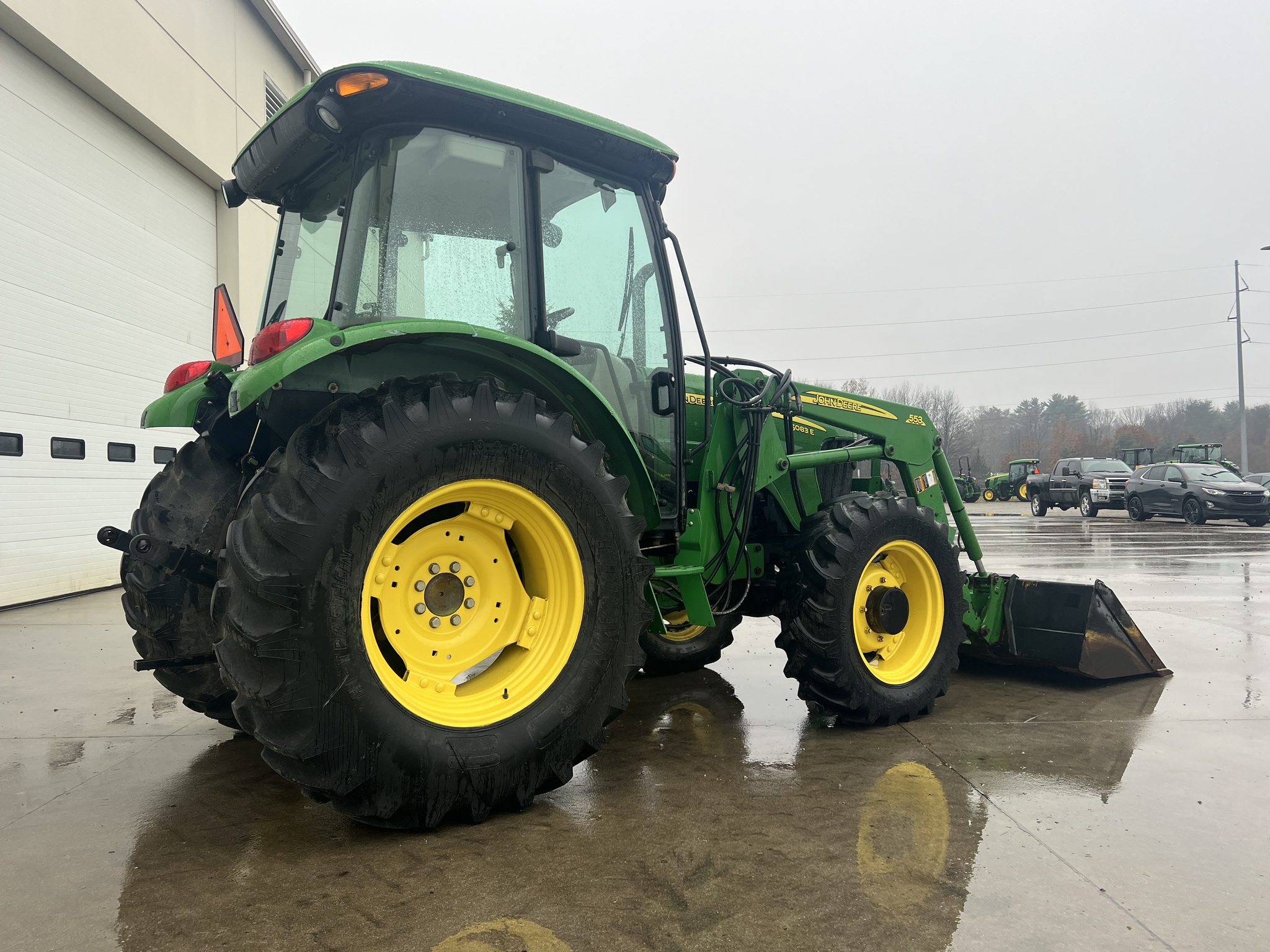 2010 John Deere 5083E Image 3