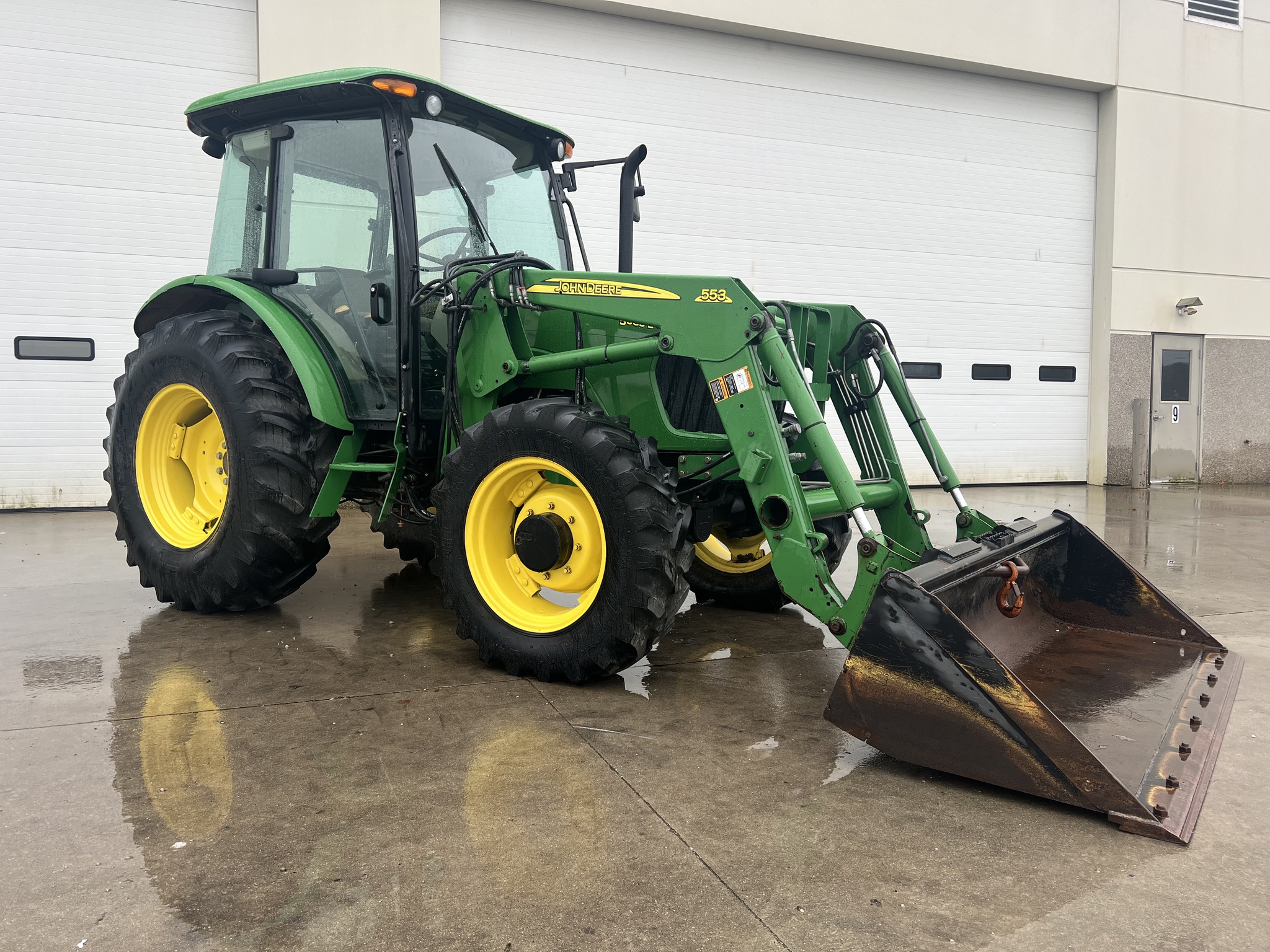 2010 John Deere 5083E Image 1