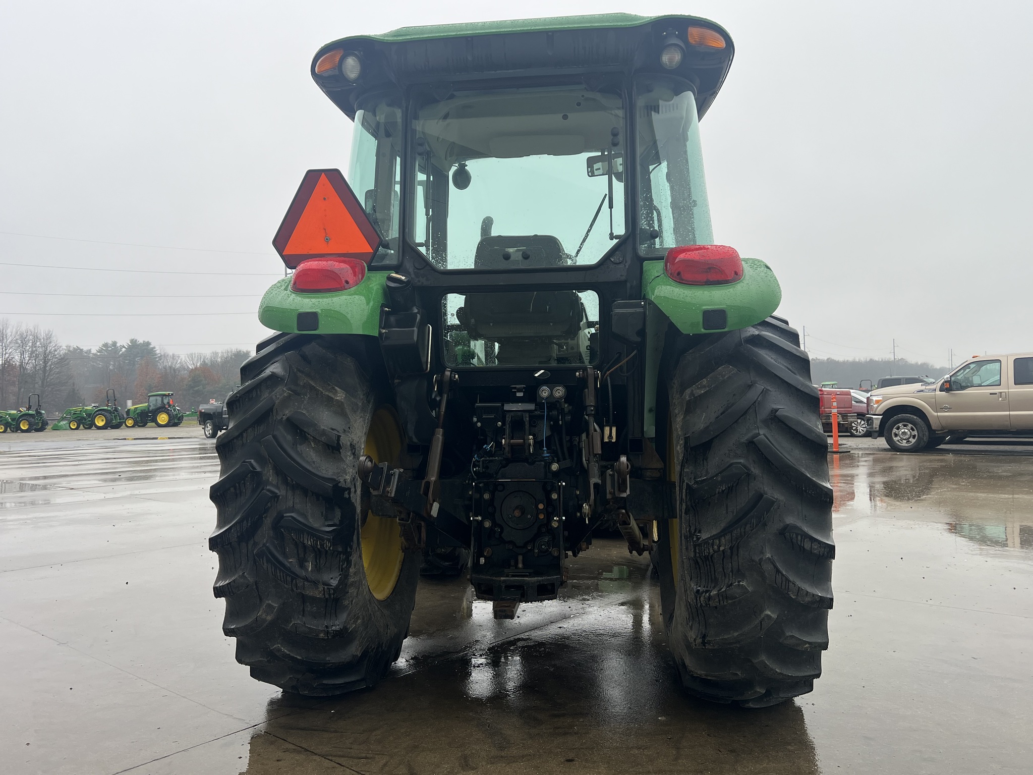 2010 John Deere 5083E Image 4