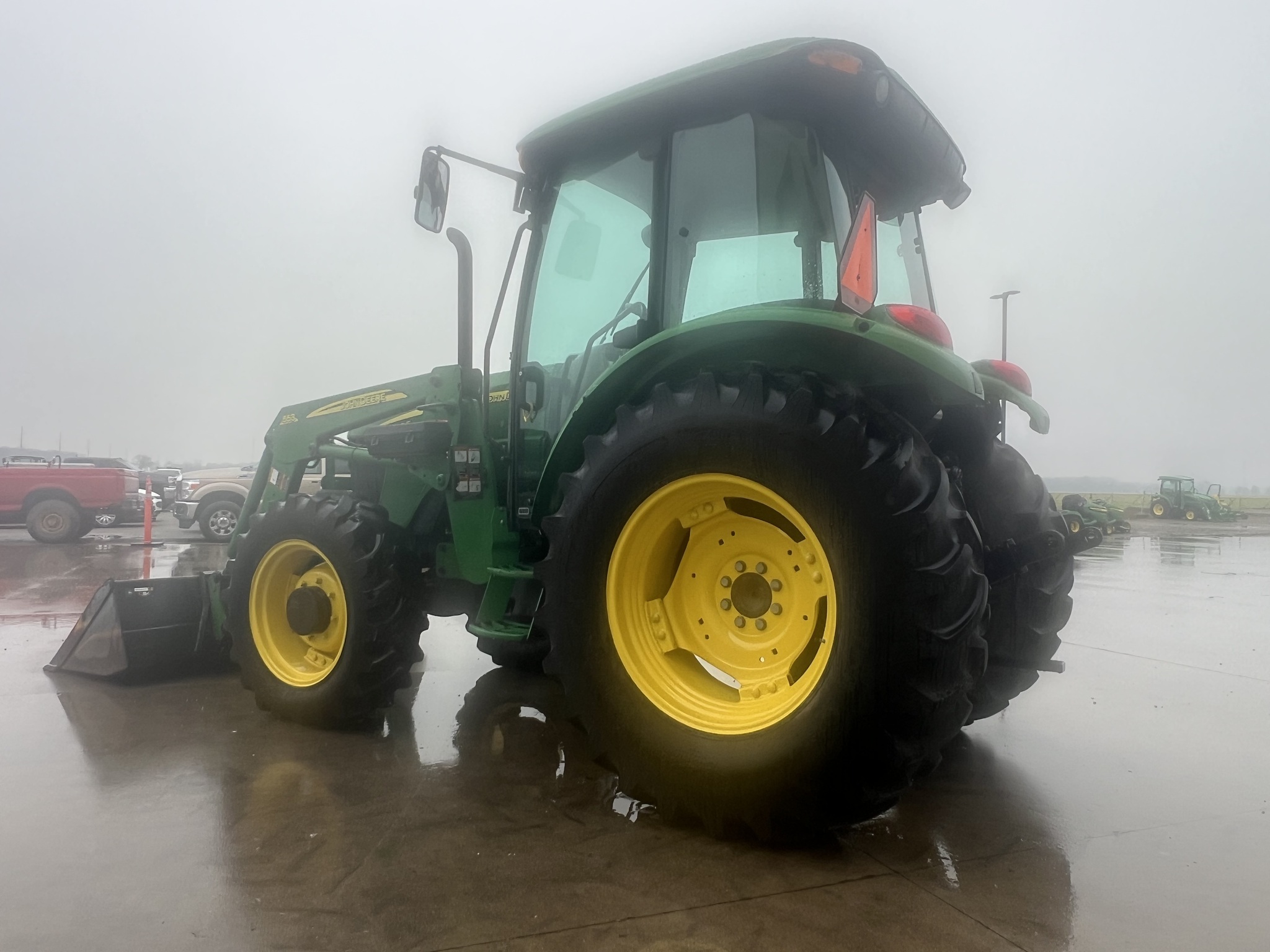 2010 John Deere 5083E Image 5
