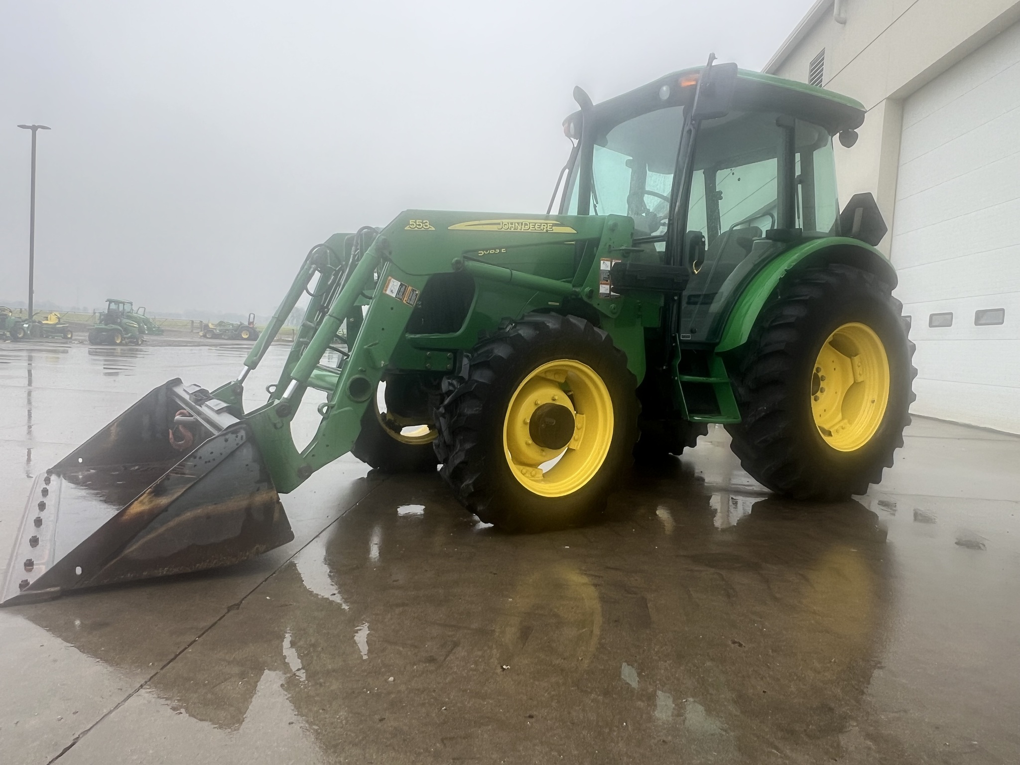 2010 John Deere 5083E Image 7