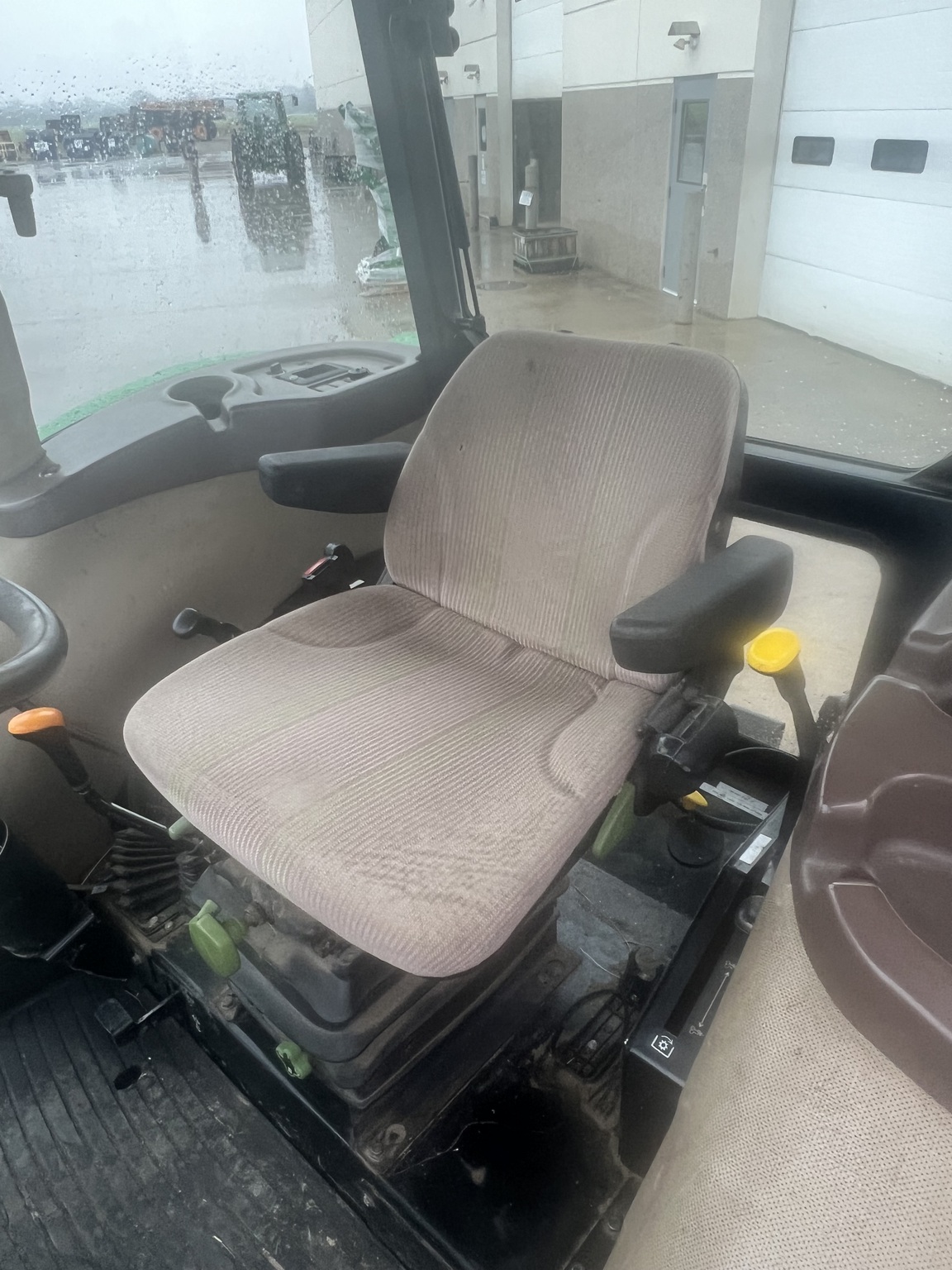 2010 John Deere 5083E Image 9