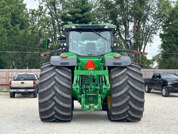 2022 John-Deere 8R 250