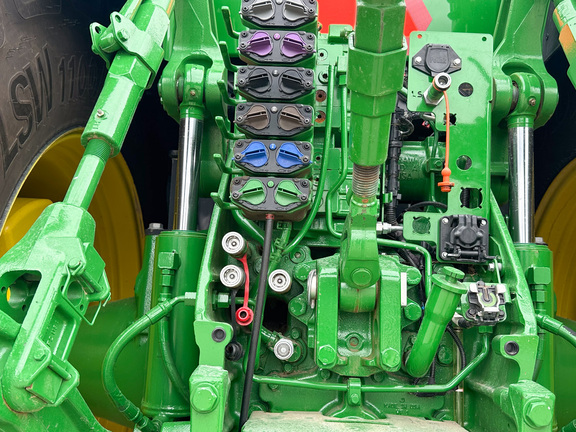 2022 John-Deere 8R 250