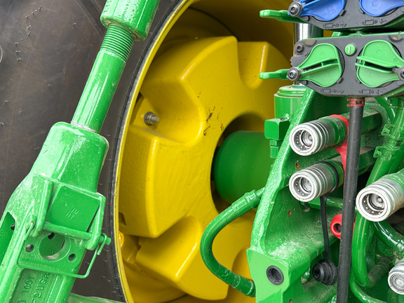 2022 John-Deere 8R 250