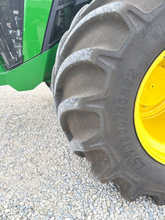 2022 John-Deere 8R 250