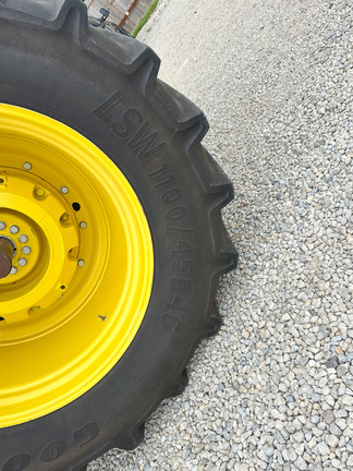 2022 John-Deere 8R 250