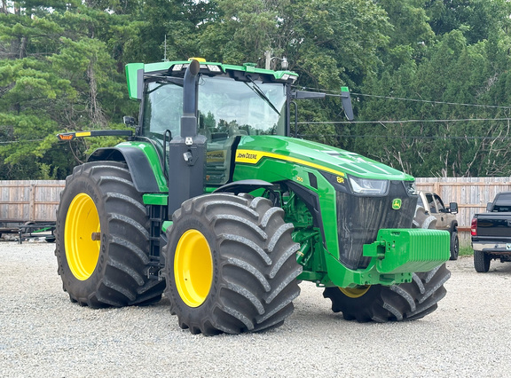 2022 John-Deere 8R 250