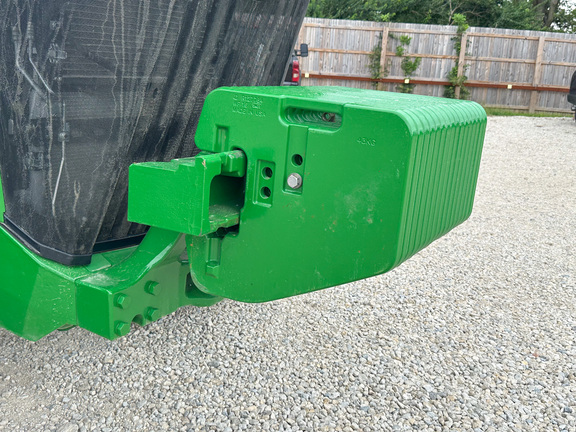 2022 John-Deere 8R 250