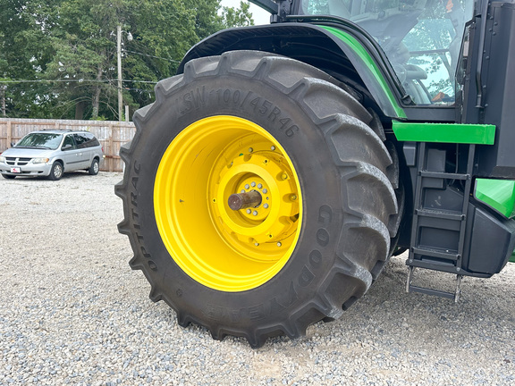 2022 John-Deere 8R 250