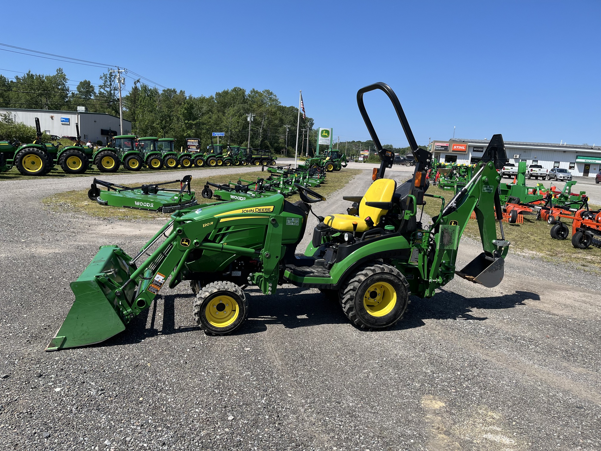 2018 John Deere 1025R Image 1