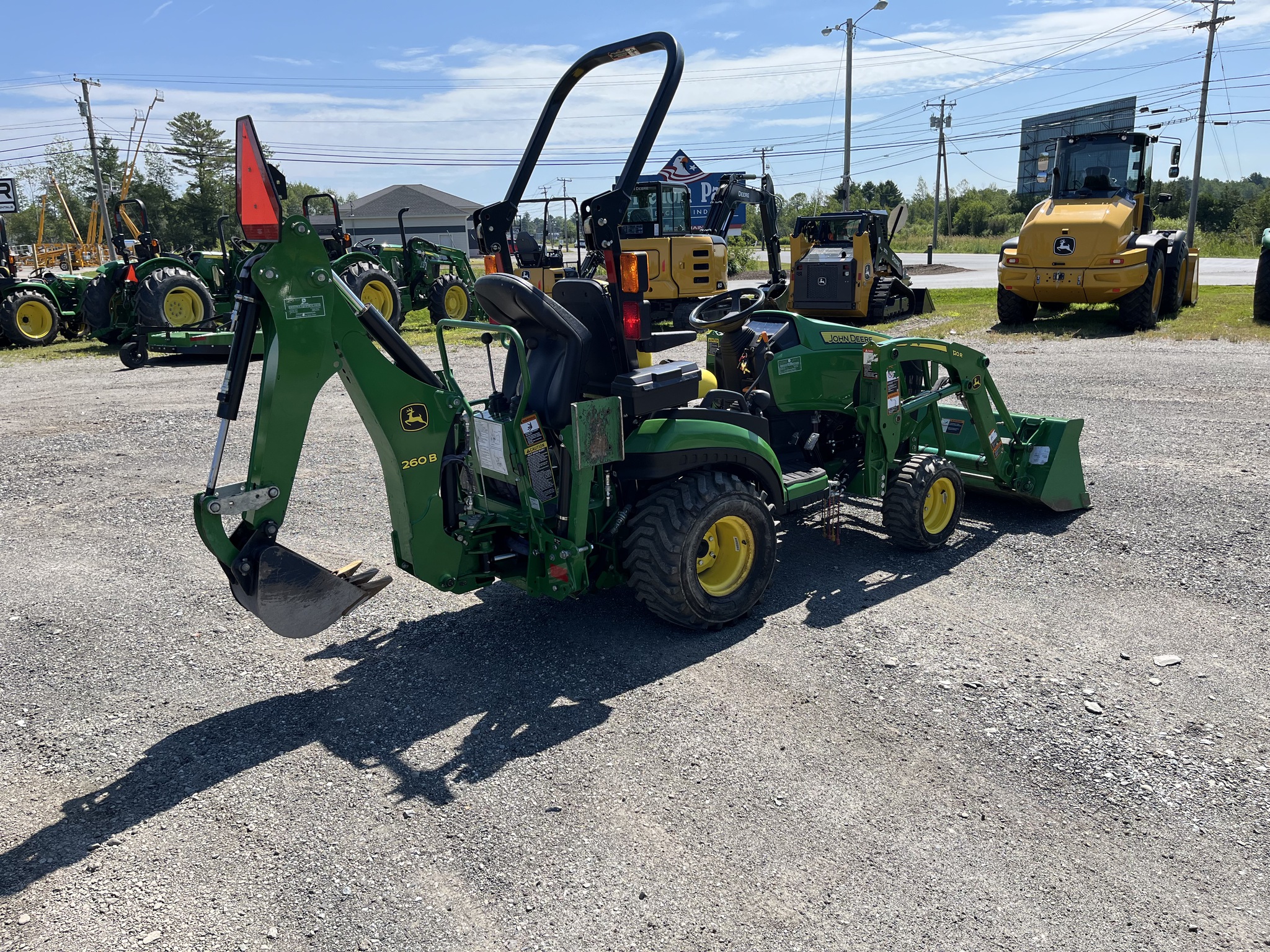 2018 John Deere 1025R Image 3