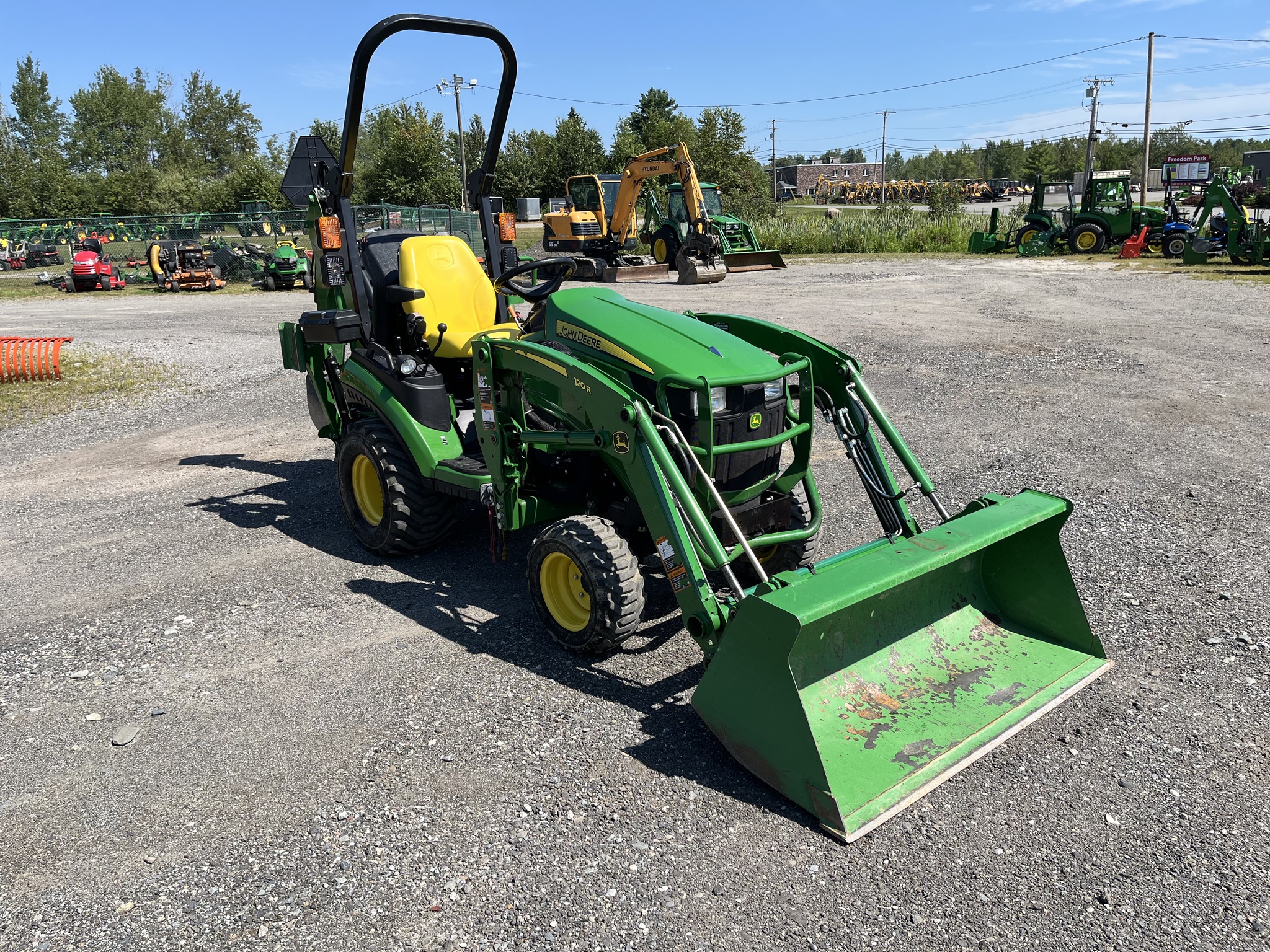 2018 John Deere 1025R Image 5