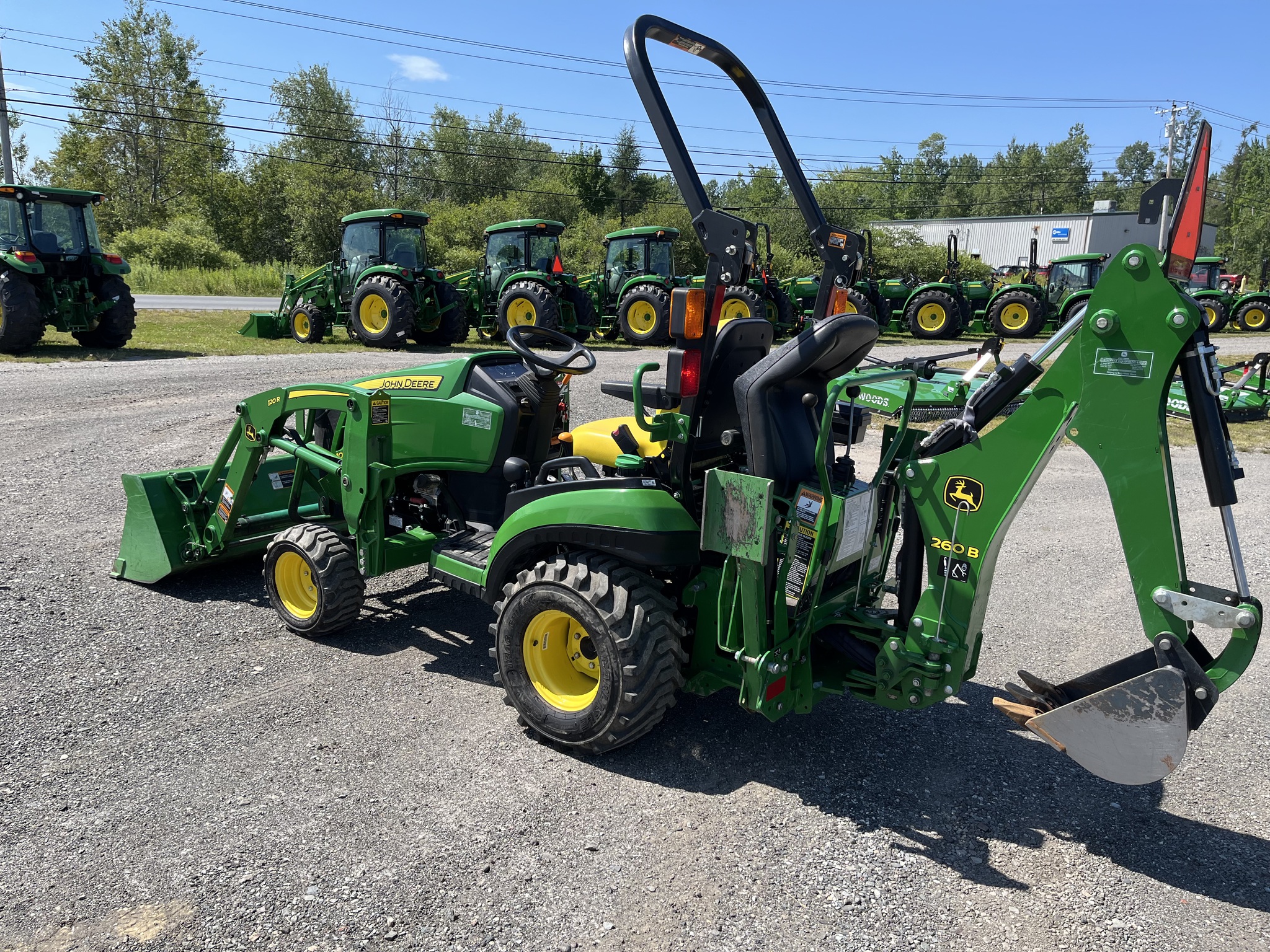2018 John Deere 1025R Image 2