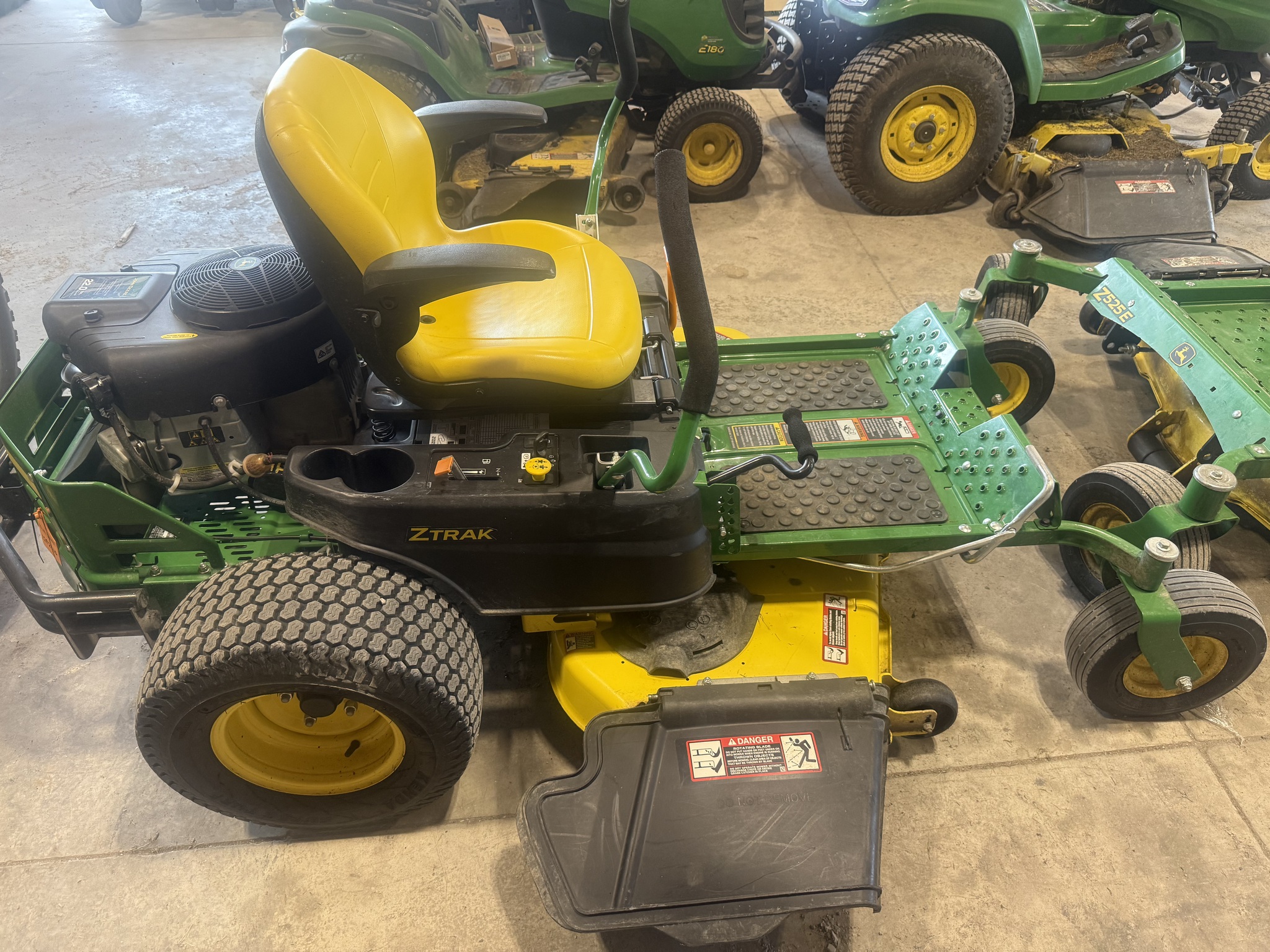 2021 John Deere Z355R Image 6