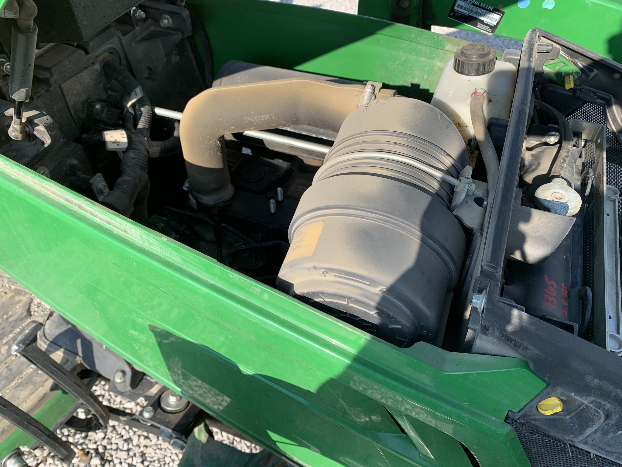 2021 John Deere 2025R Image 10