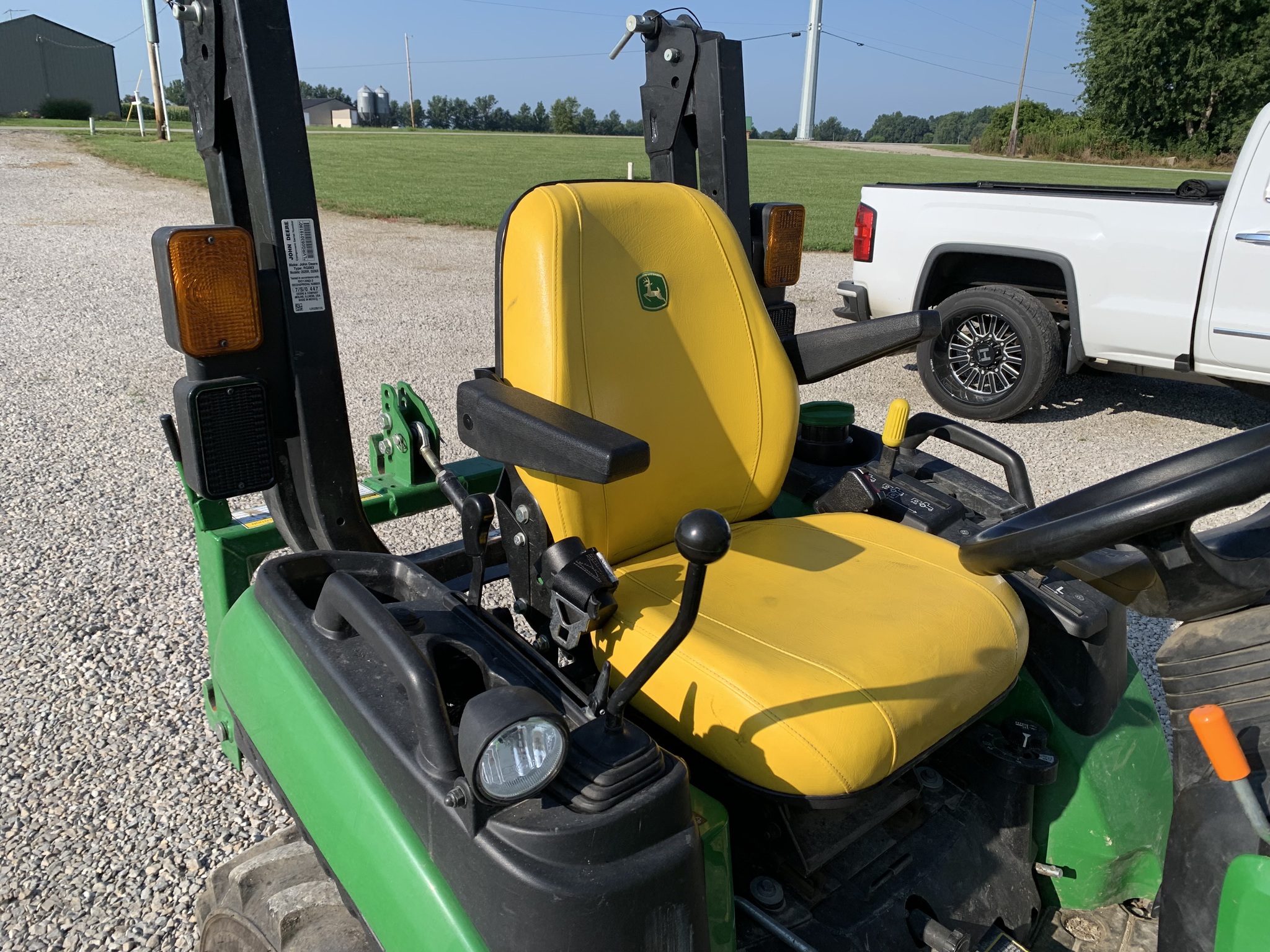 2021 John Deere 2025R Image 11