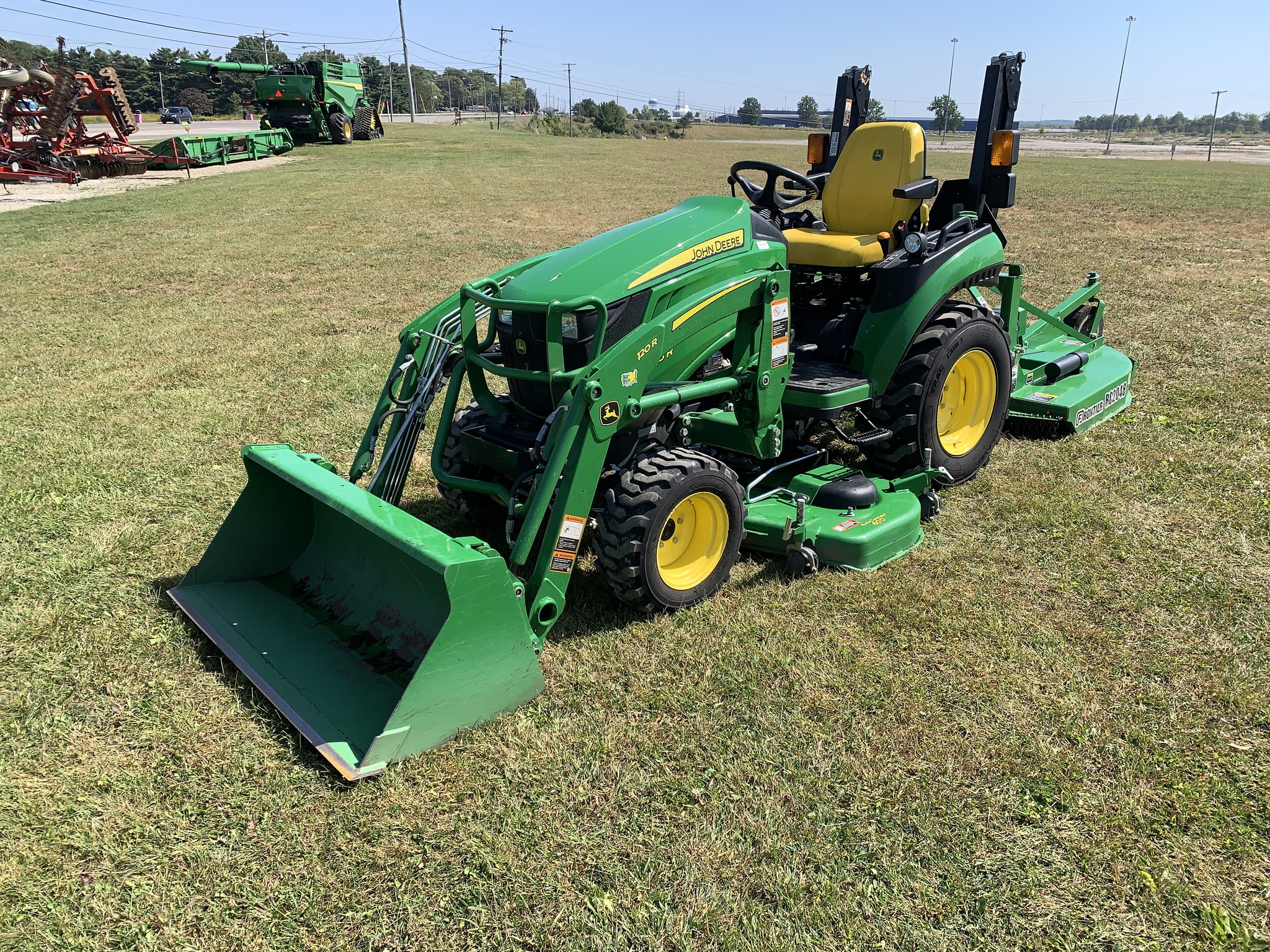 2021 John Deere 2025R Image 2