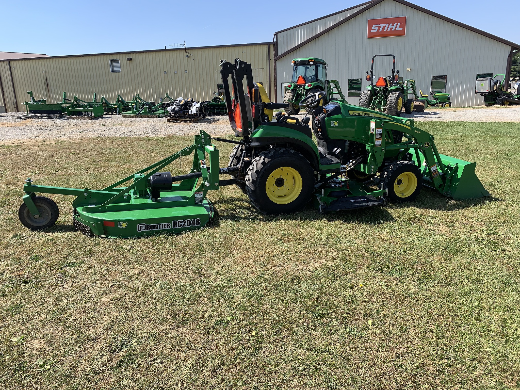 2021 John Deere 2025R Image 8
