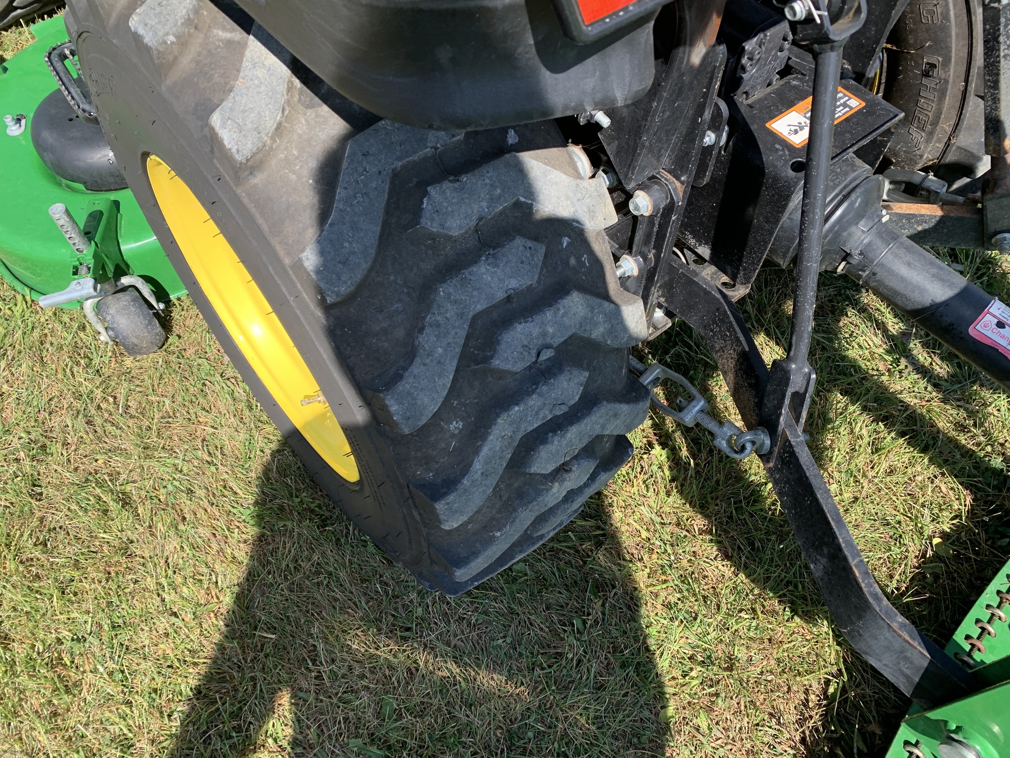 2021 John Deere 2025R Image 16