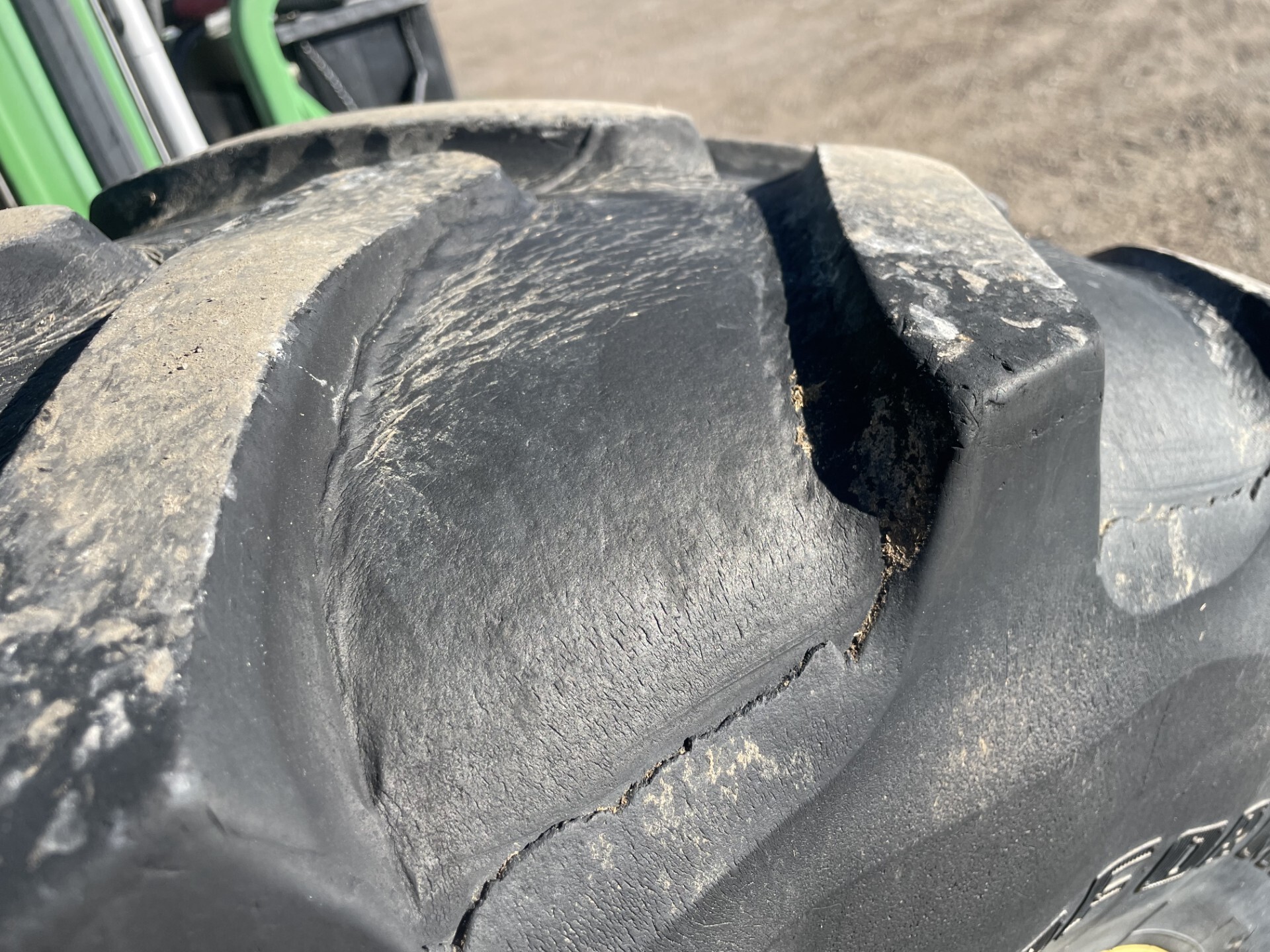 2011 John Deere 6430 Image 12