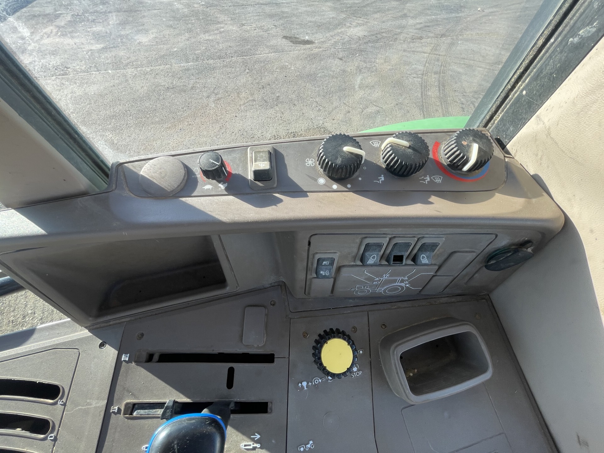 2011 John Deere 6430 Image 26