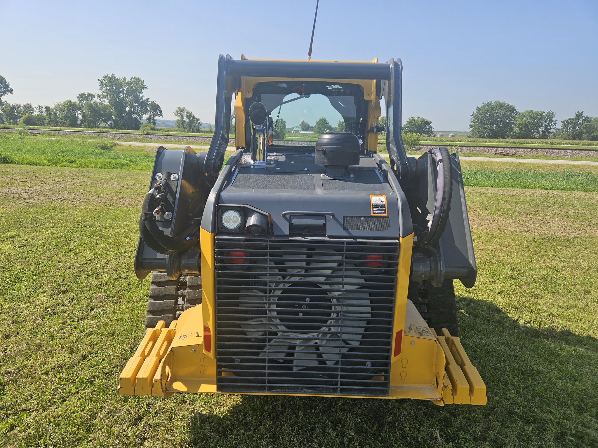 2023 John Deere 325G Image 4