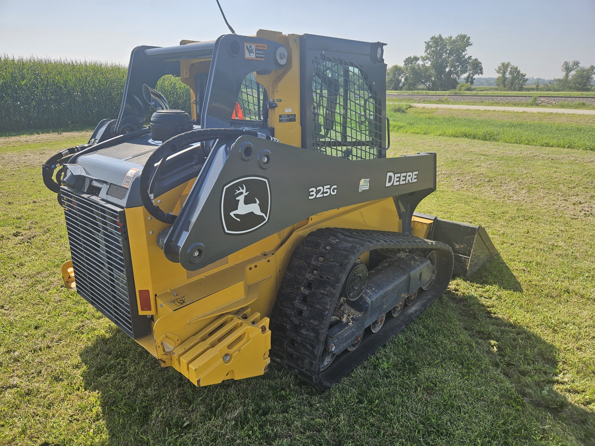 2023 John Deere 325G Image 5