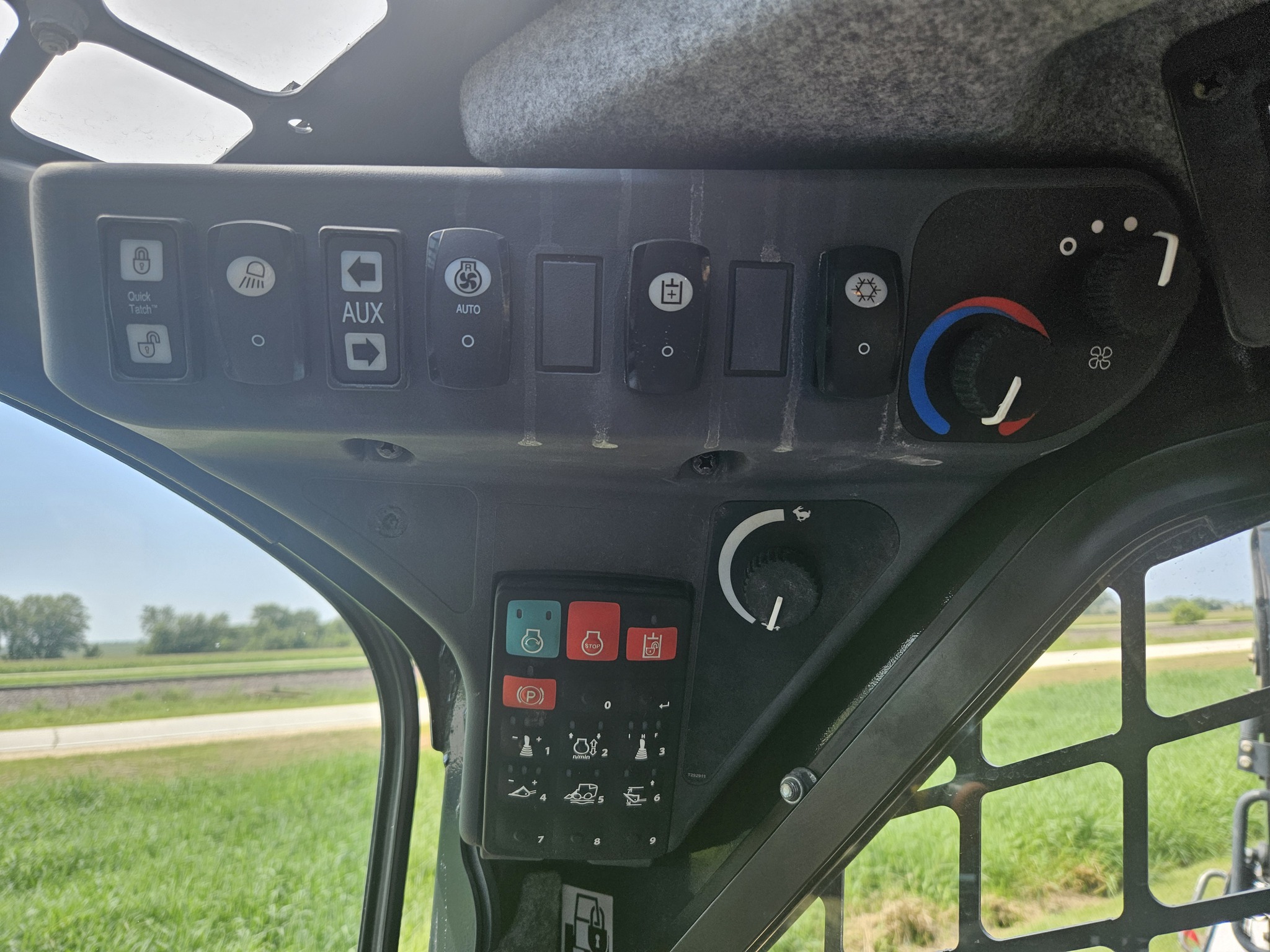 2023 John Deere 325G Image 22