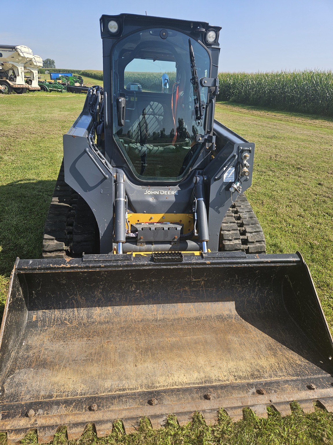 2023 John Deere 325G Image 8