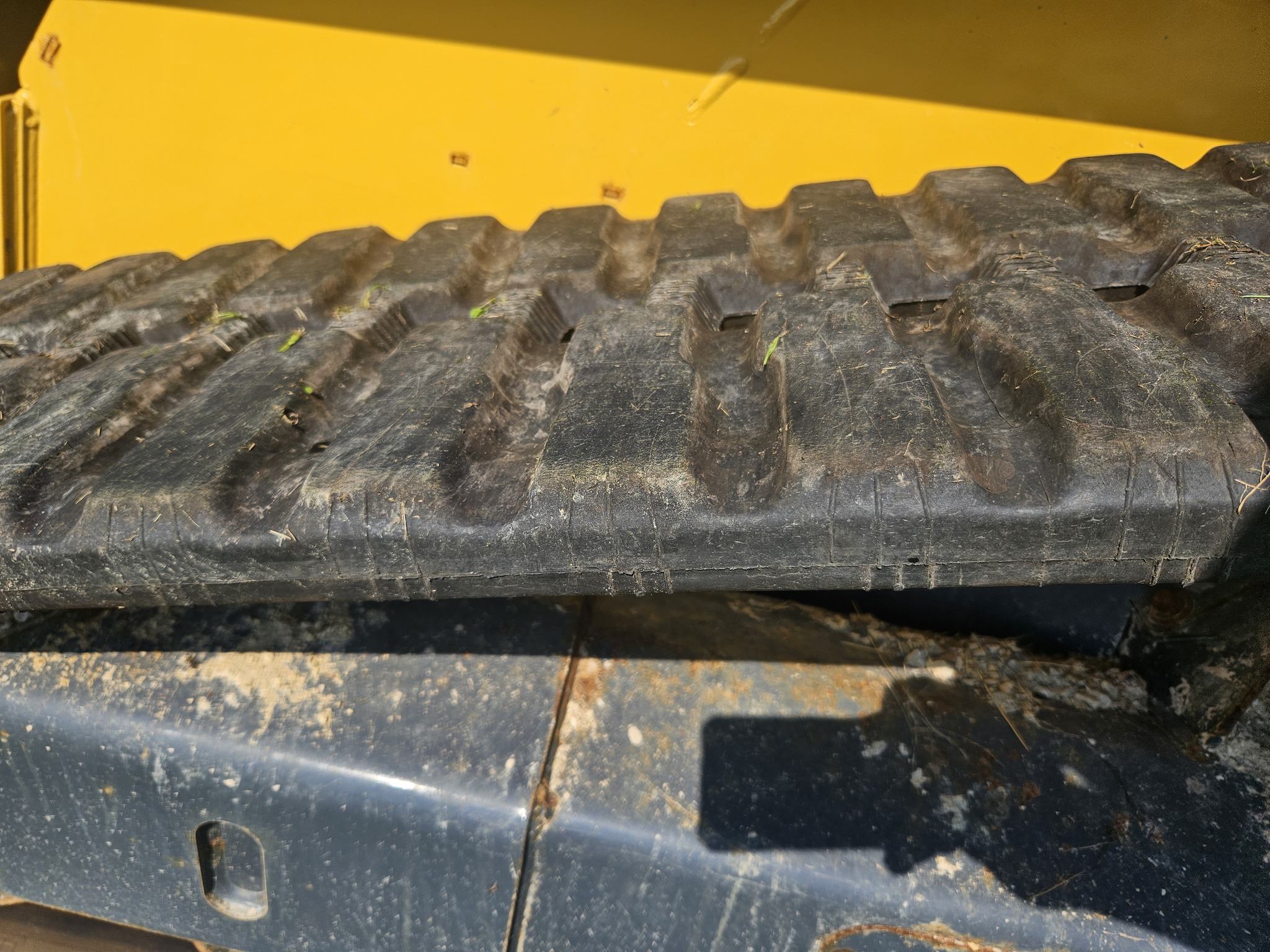 2023 John Deere 325G Image 11