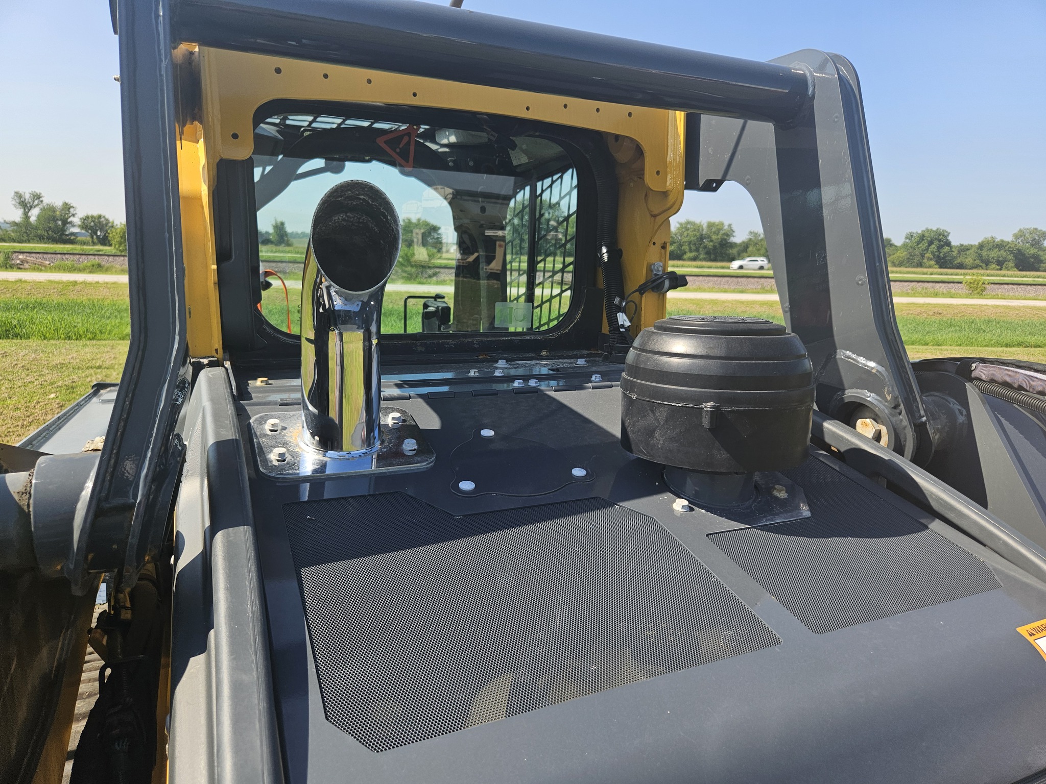 2023 John Deere 325G Image 15