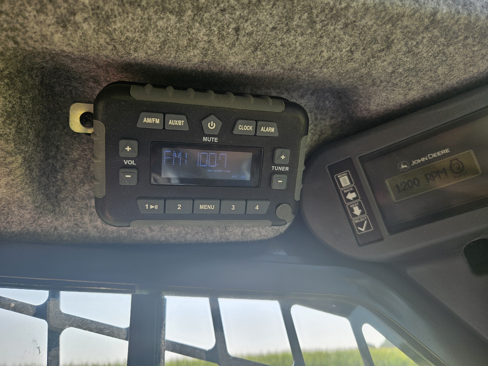 2023 John Deere 325G Image 23