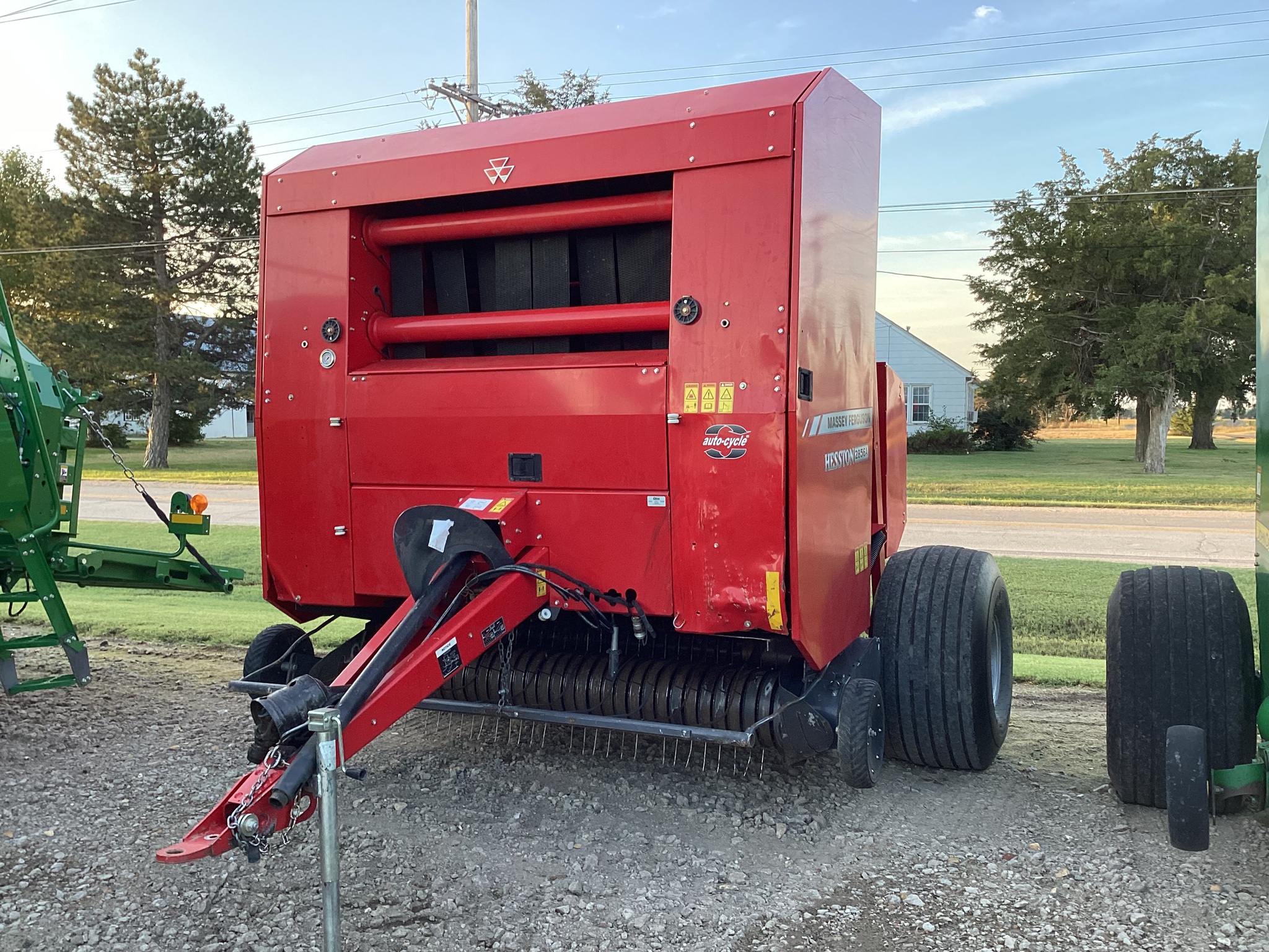 2012 Massey Ferguson 2856 Image 2