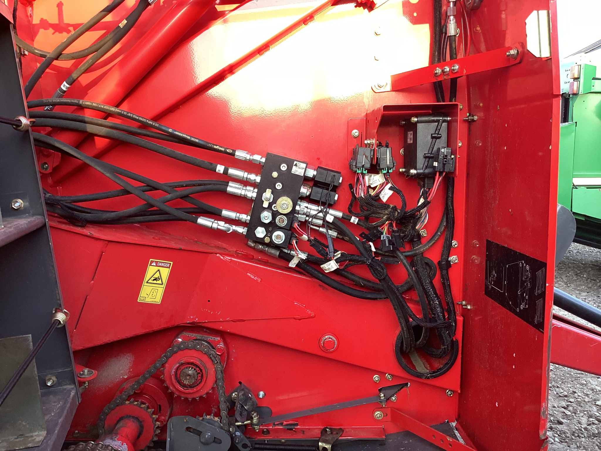 2012 Massey Ferguson 2856 Image 11