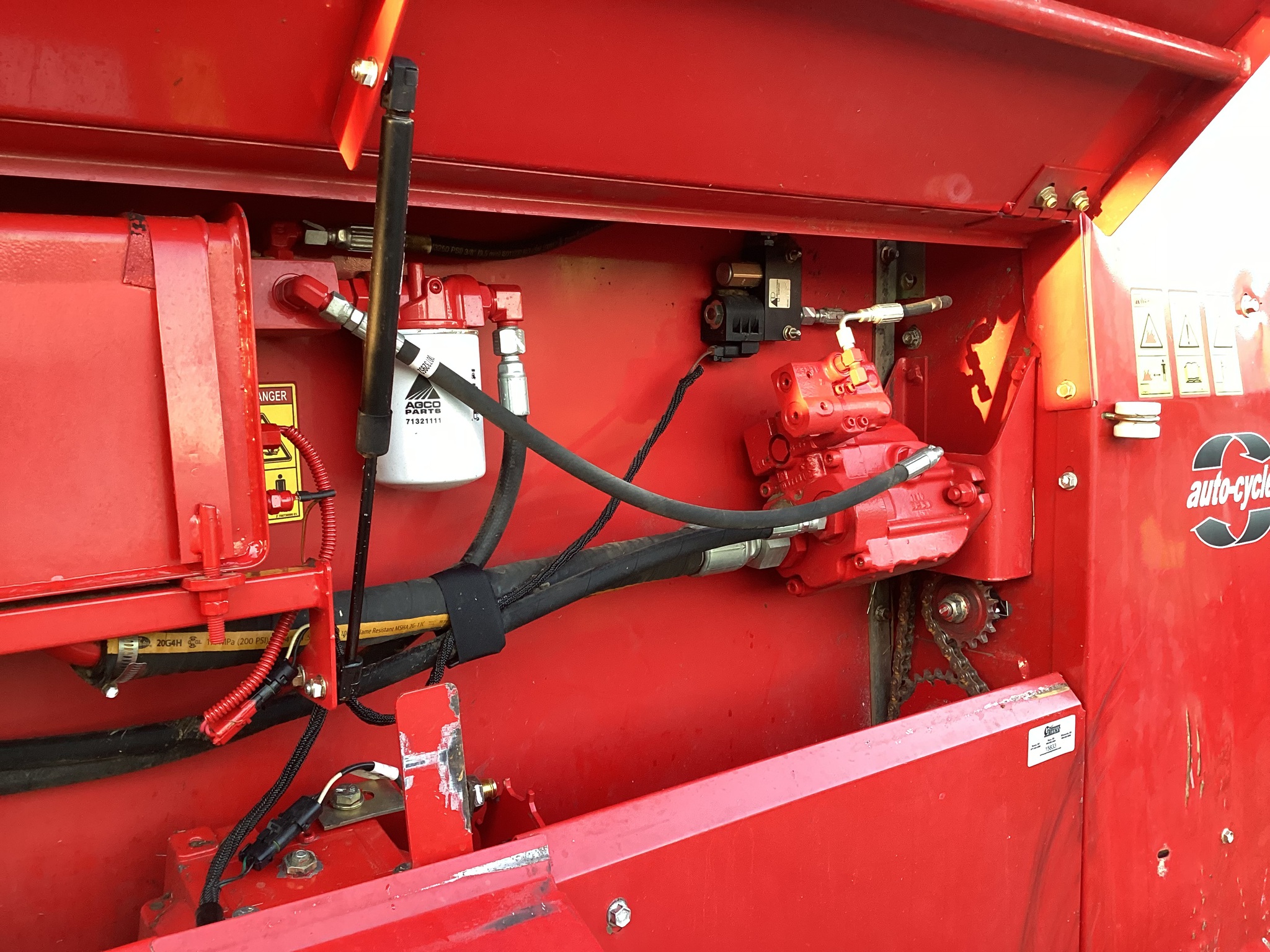 2012 Massey Ferguson 2856 Image 12