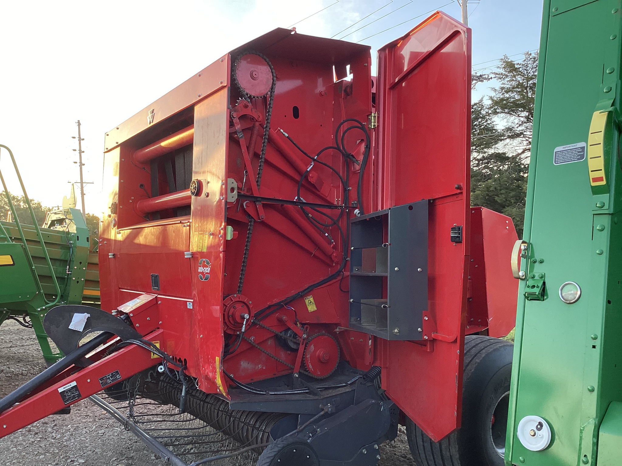 2012 Massey Ferguson 2856 Image 9