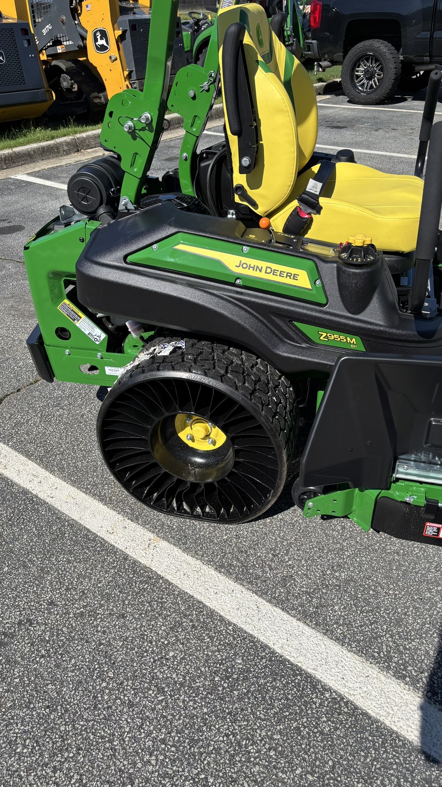2026 John Deere Z955M Image 4