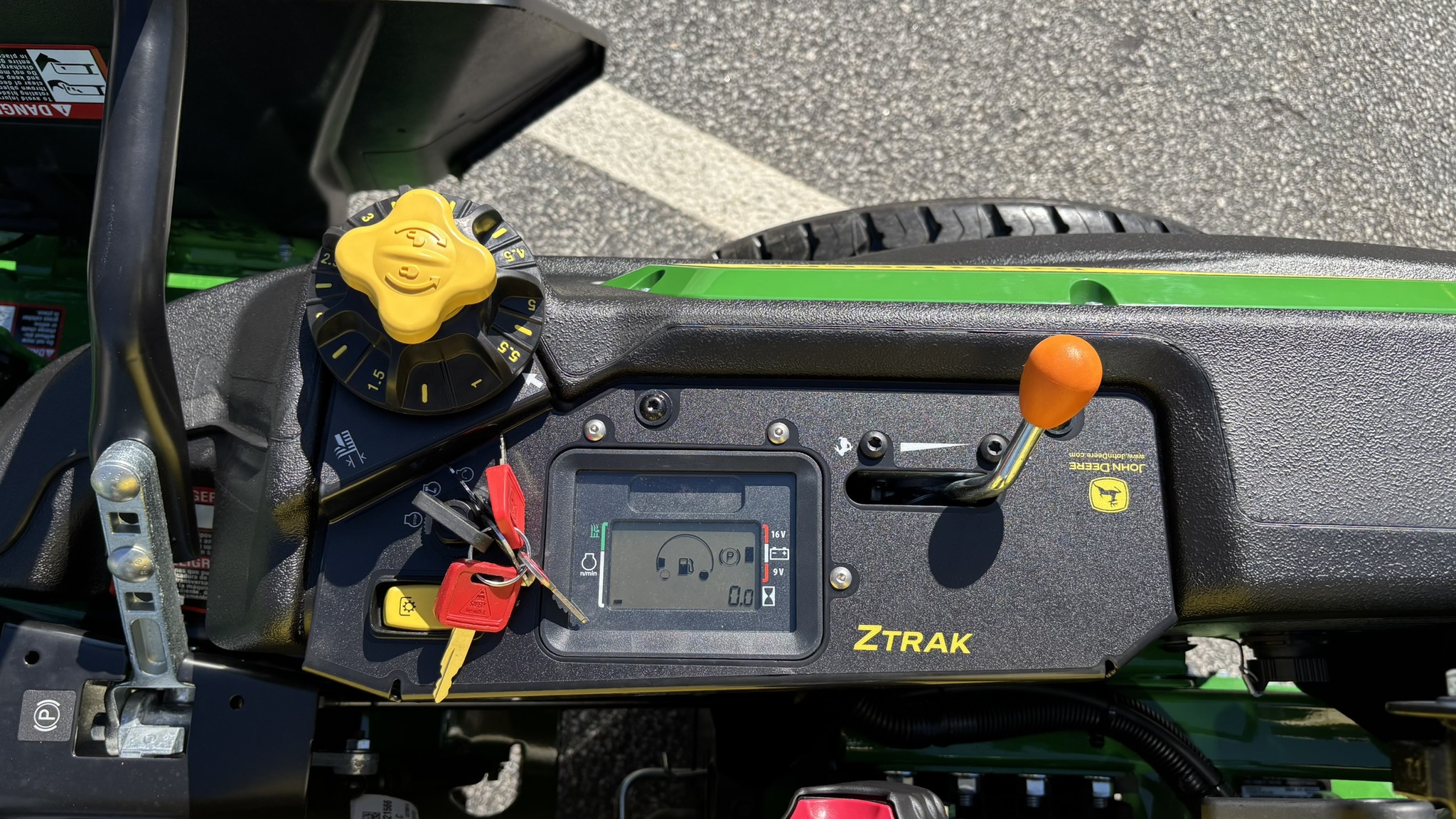 2026 John Deere Z955M Image 8