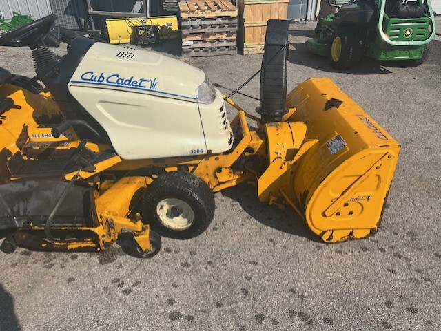 Cub Cadet 3206 Image 3