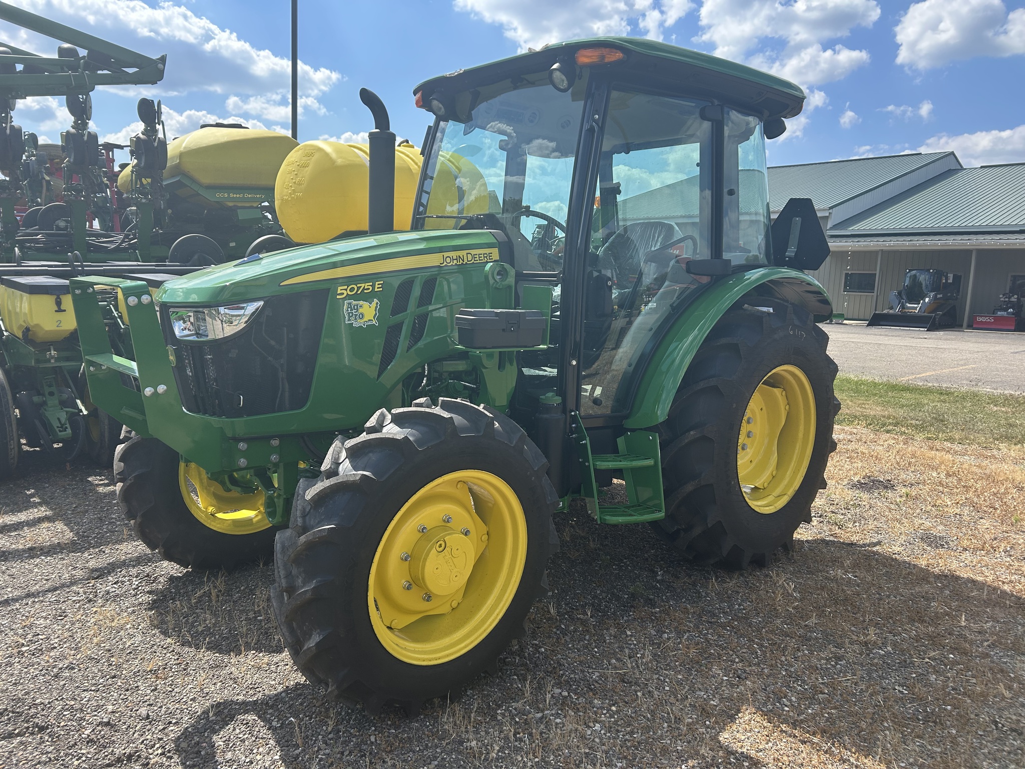 2025 John Deere 5075E Image 1