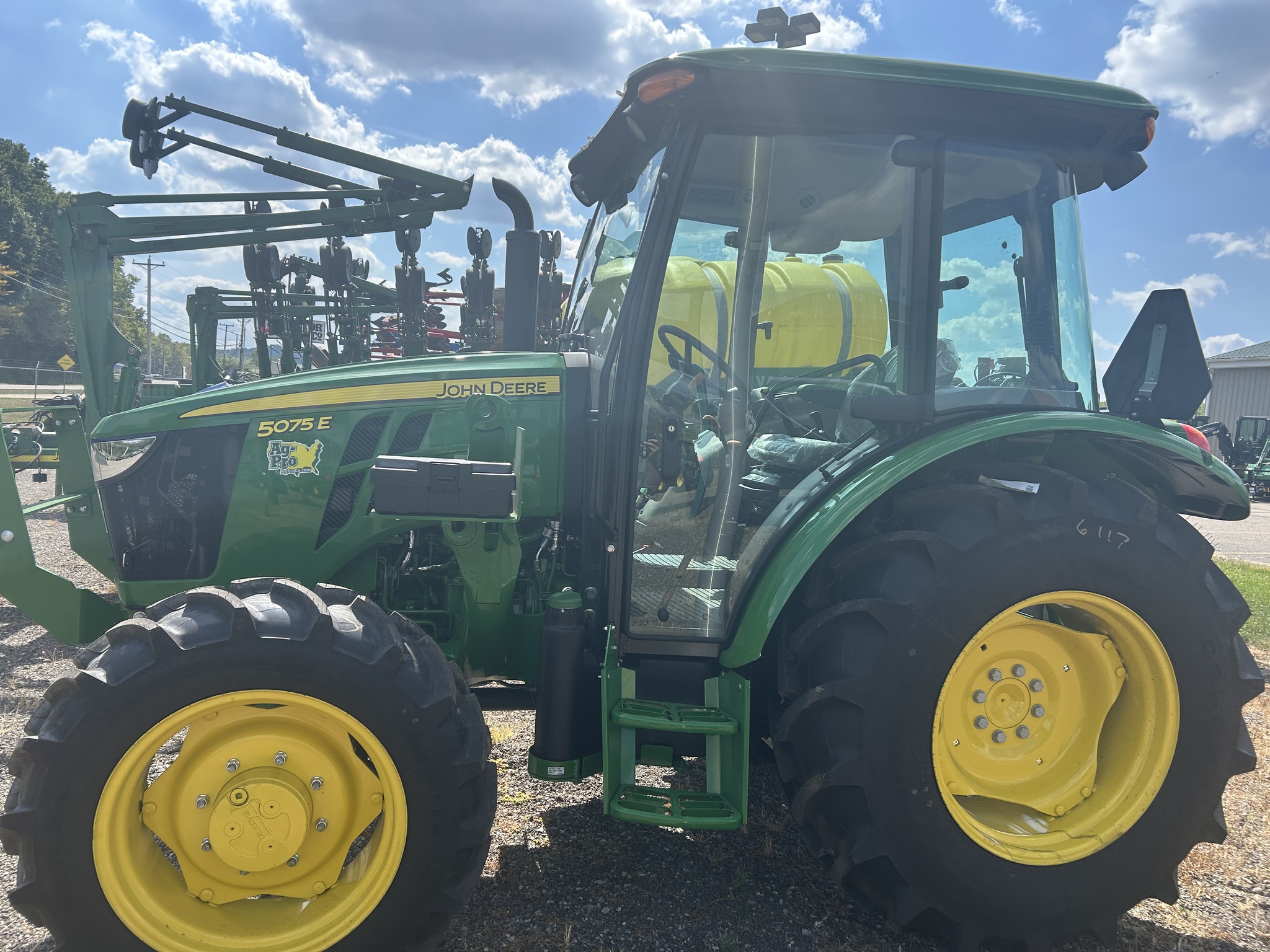 2025 John Deere 5075E Image 2