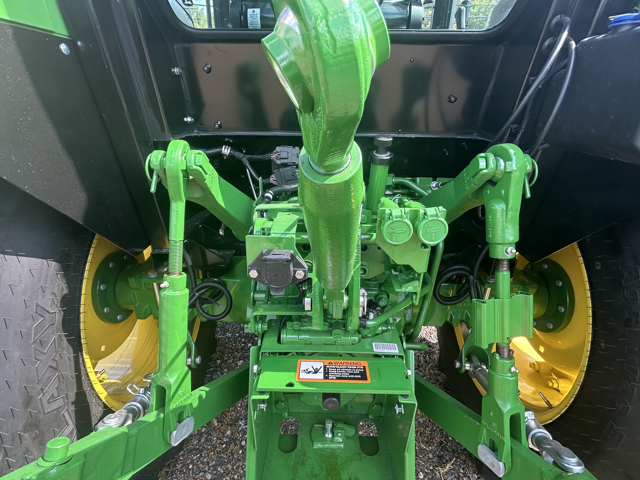 2025 John Deere 5075E Image 14