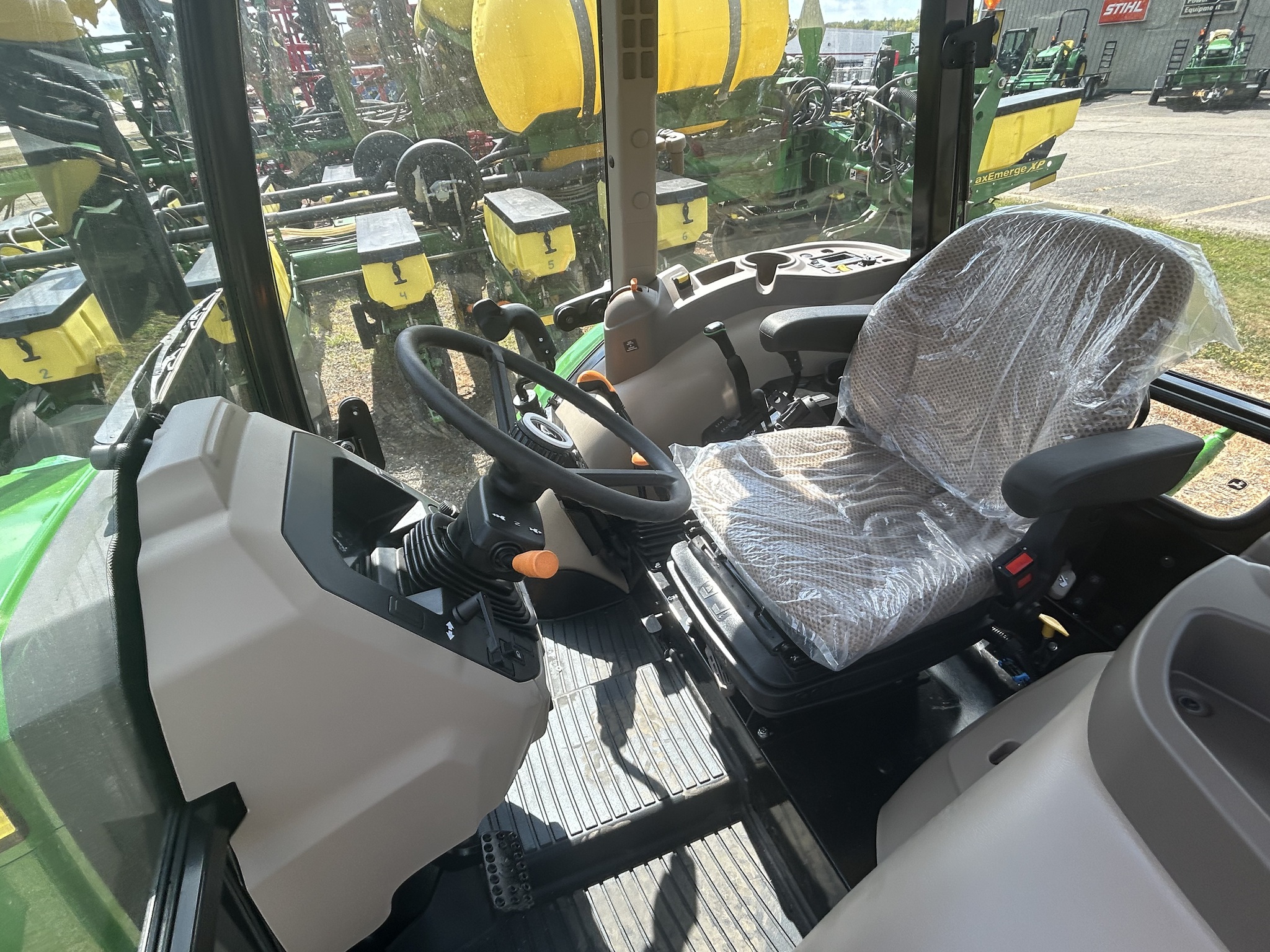 2025 John Deere 5075E Image 15