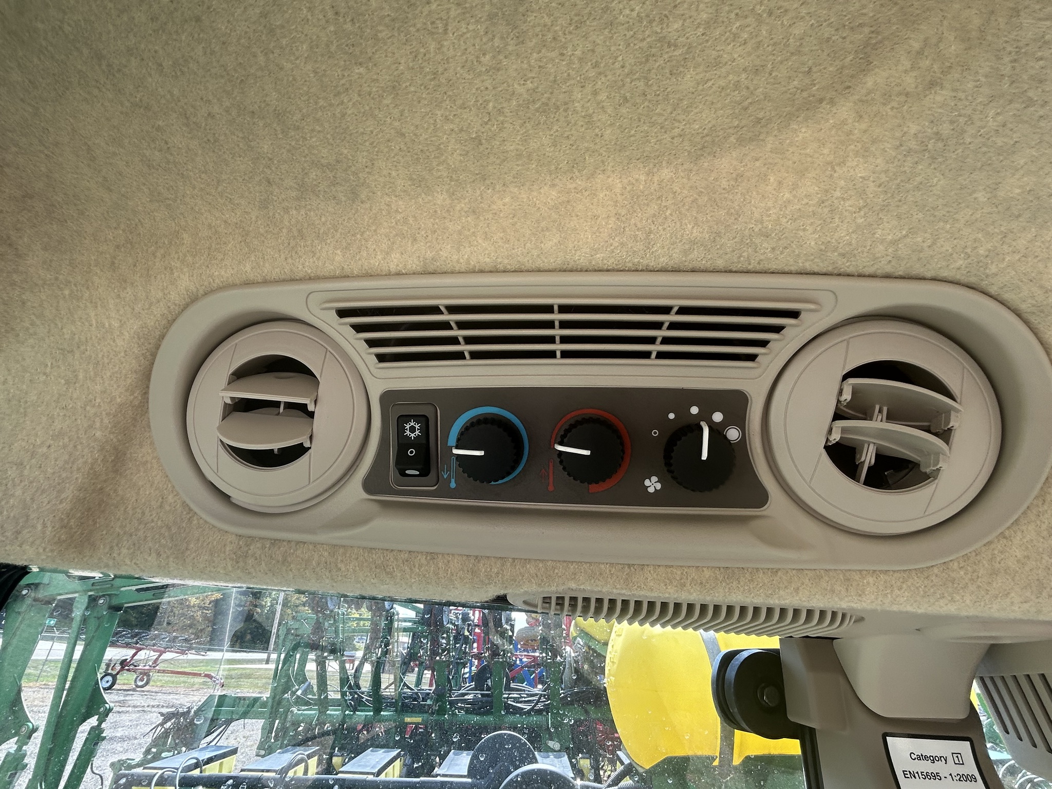 2025 John Deere 5075E Image 16