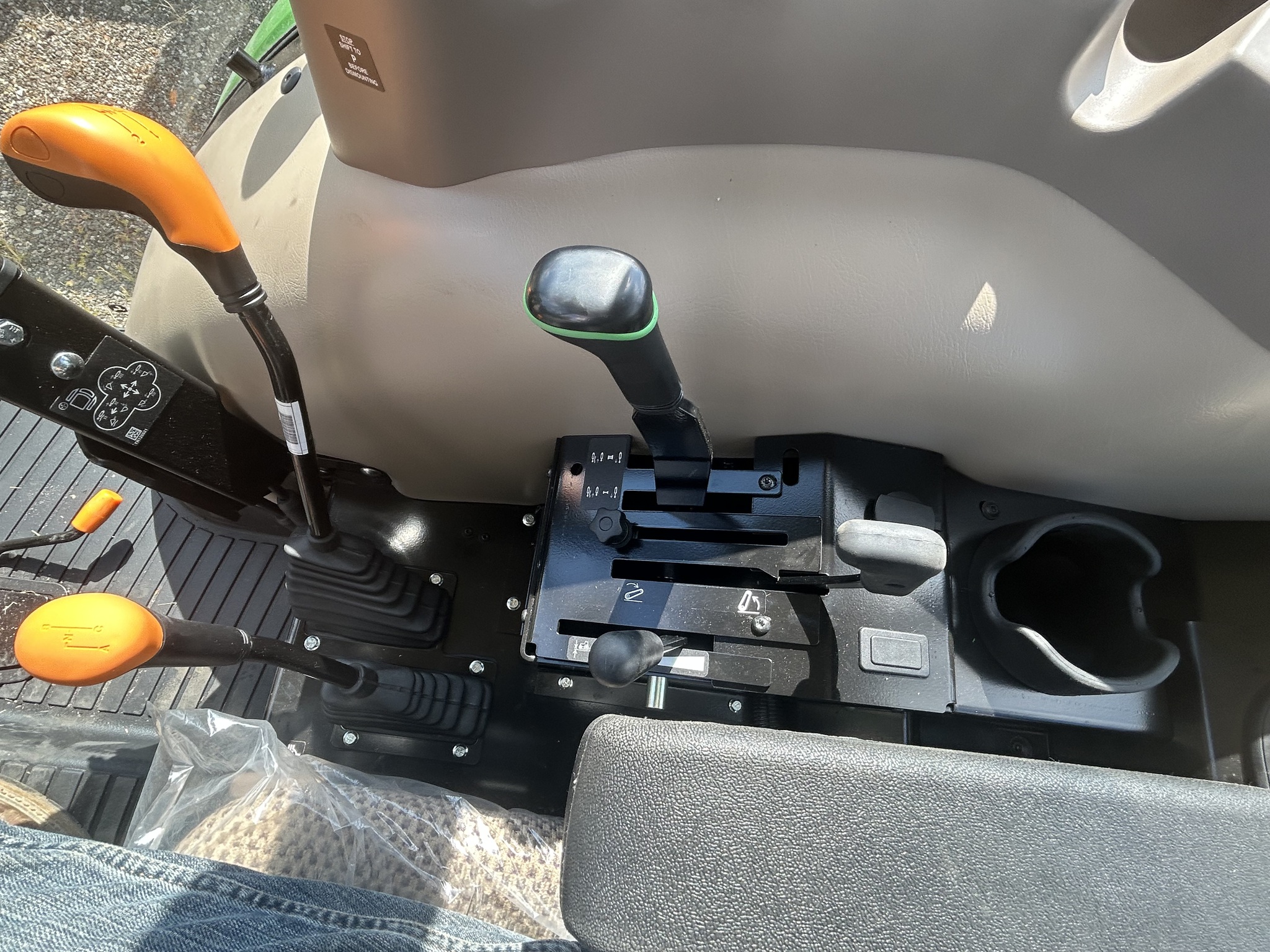 2025 John Deere 5075E Image 18